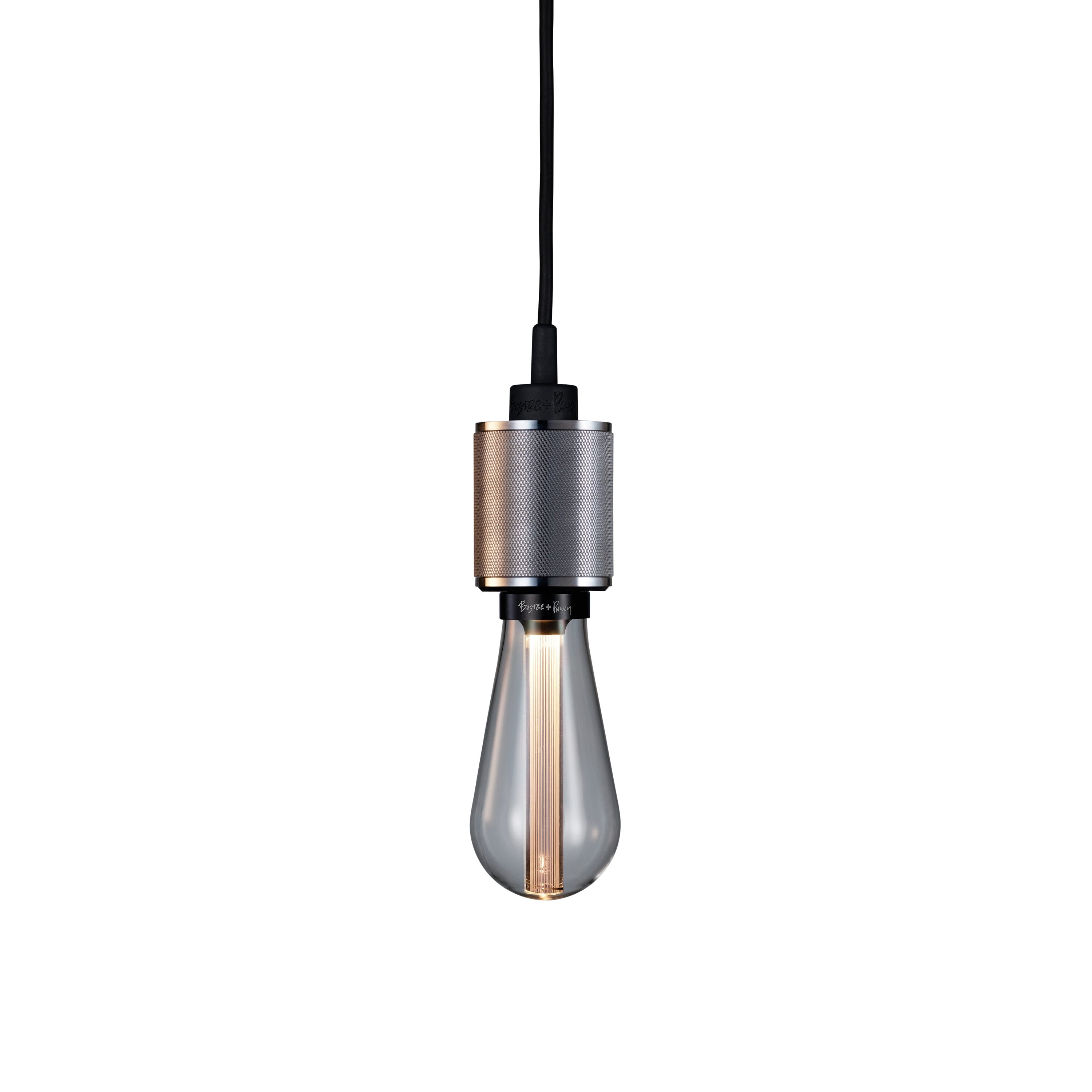 Heavy Metal pendel lampe i massiv rustfri stål med diamond cut (cross) mønster fra Buster and Punch.