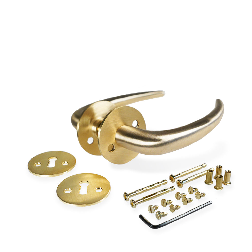 Dørgreb: Coupé dørhåndtag i børstet messing inkl. roset og nøgleskilt c/c 30 mm