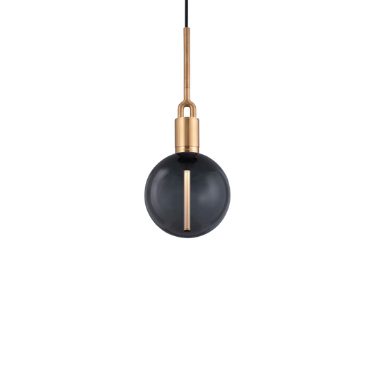 Forked Pendant Globe Medium pendel, røgfarvet og messing • Buster + Punch
