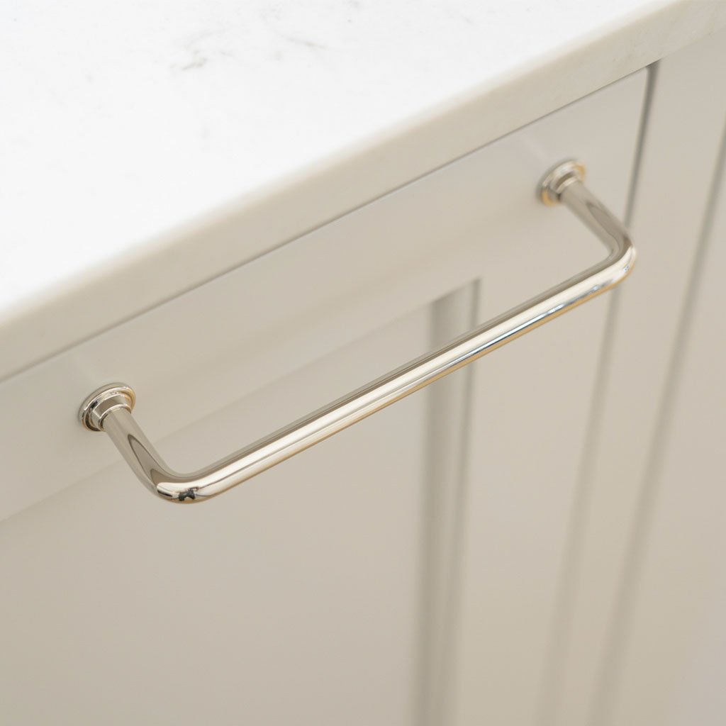 Frederiksberg - Küchengriff aus Messing in Chrom poliert