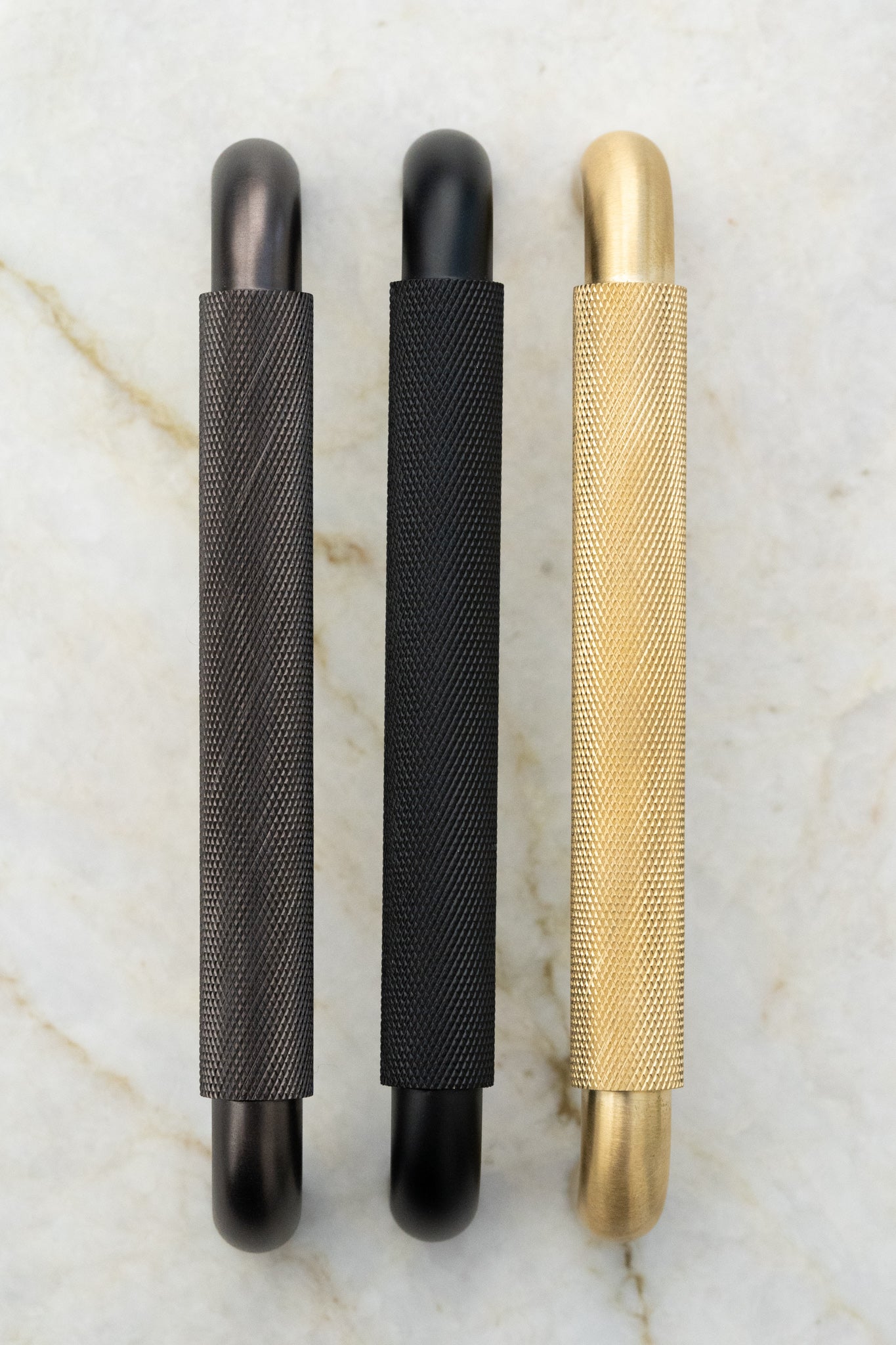 Holmen • Køkkengreb med diamond cut, bruneret messing