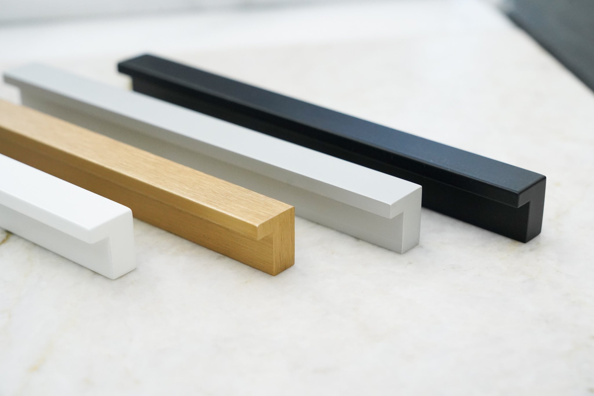 Klampenborg - Profilgriff in gebürsteter Messingoptik