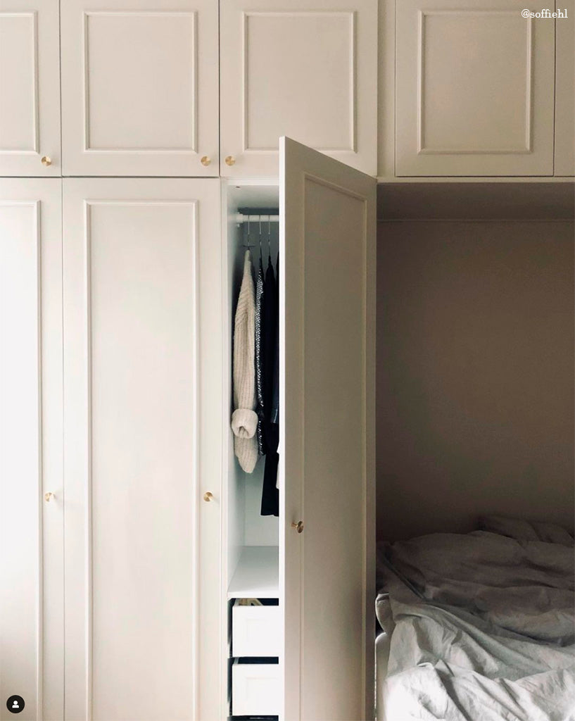 København • Møbelknop, børstet messing med lak