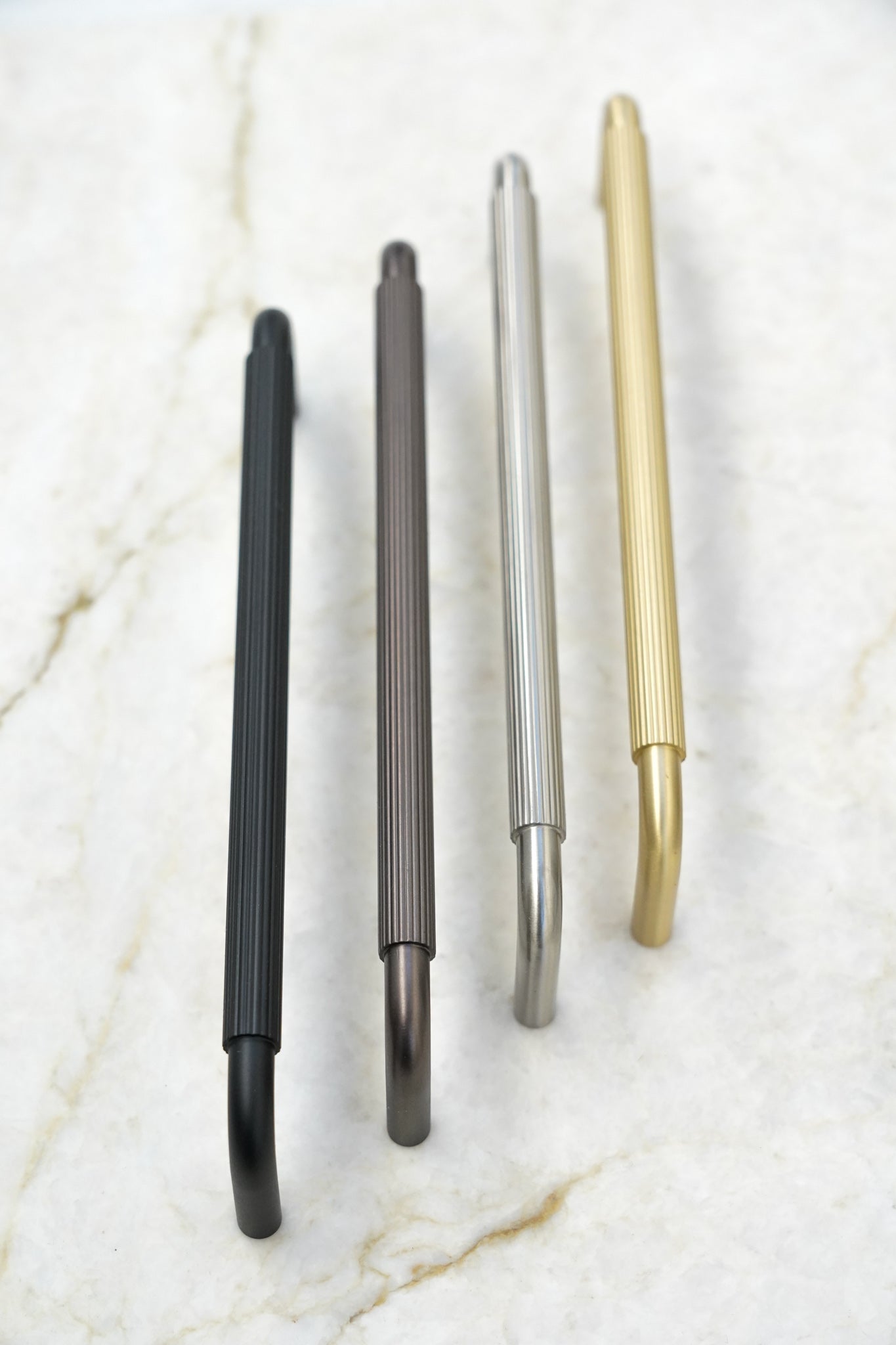 Langelinie • Køkkengreb, rustfrit stål look