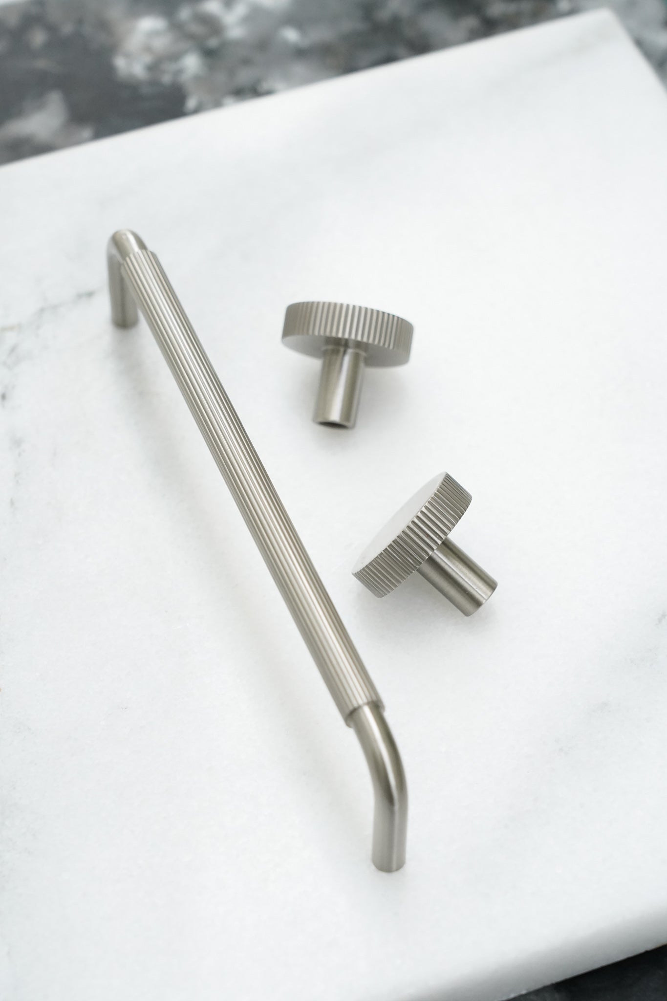 Langelinie • Køkkengreb, rustfrit stål look