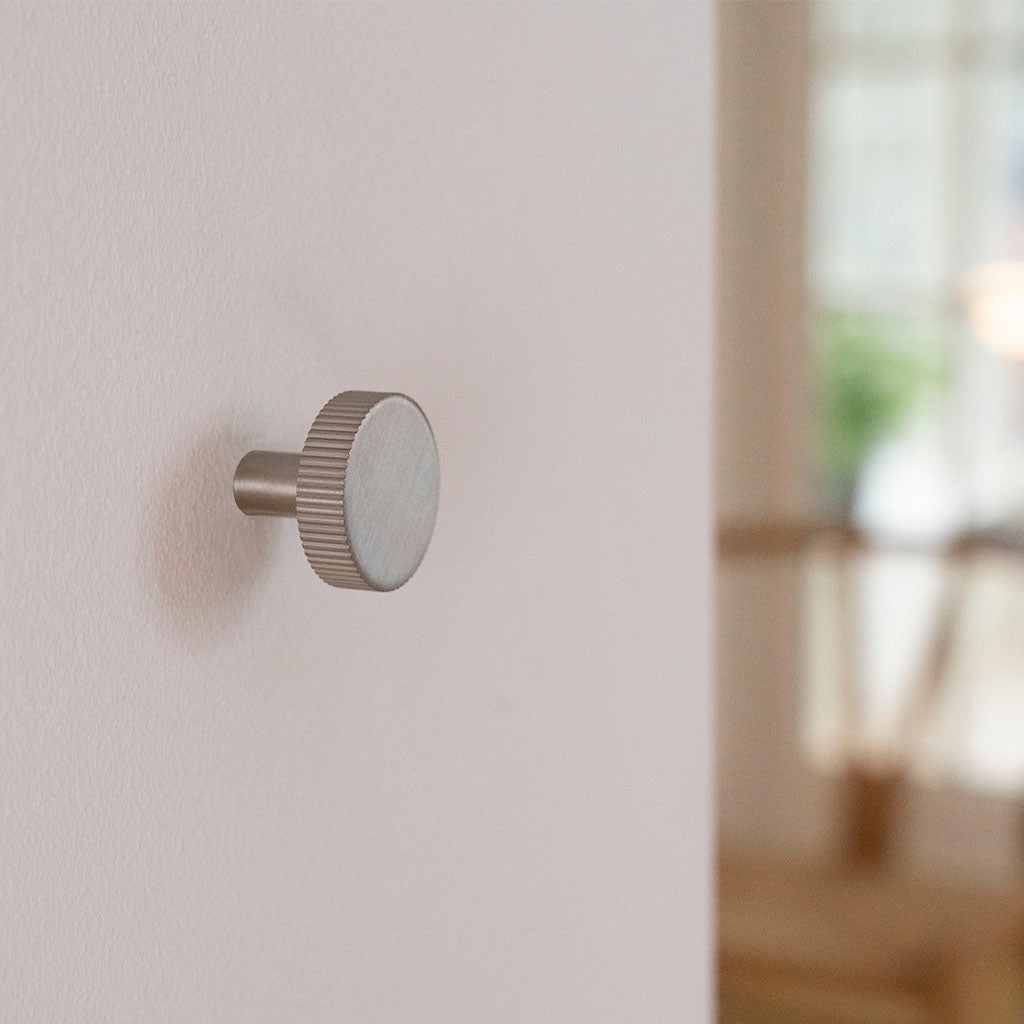 Langelinie - Möbelknopf aus Messing in Edelstahloptik