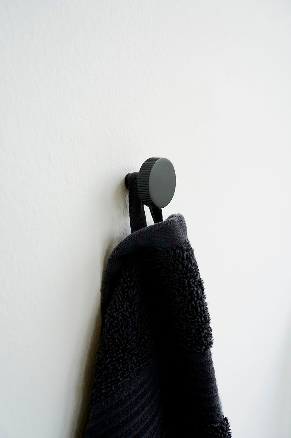 Langelinie - Möbelknopf aus Messing in schwarz