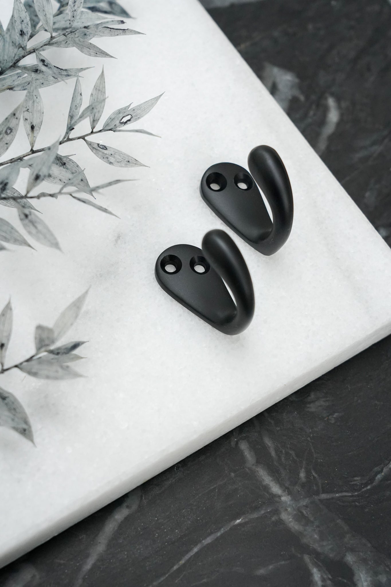 Linköping • Frakkekrog, sort, 36 mm.