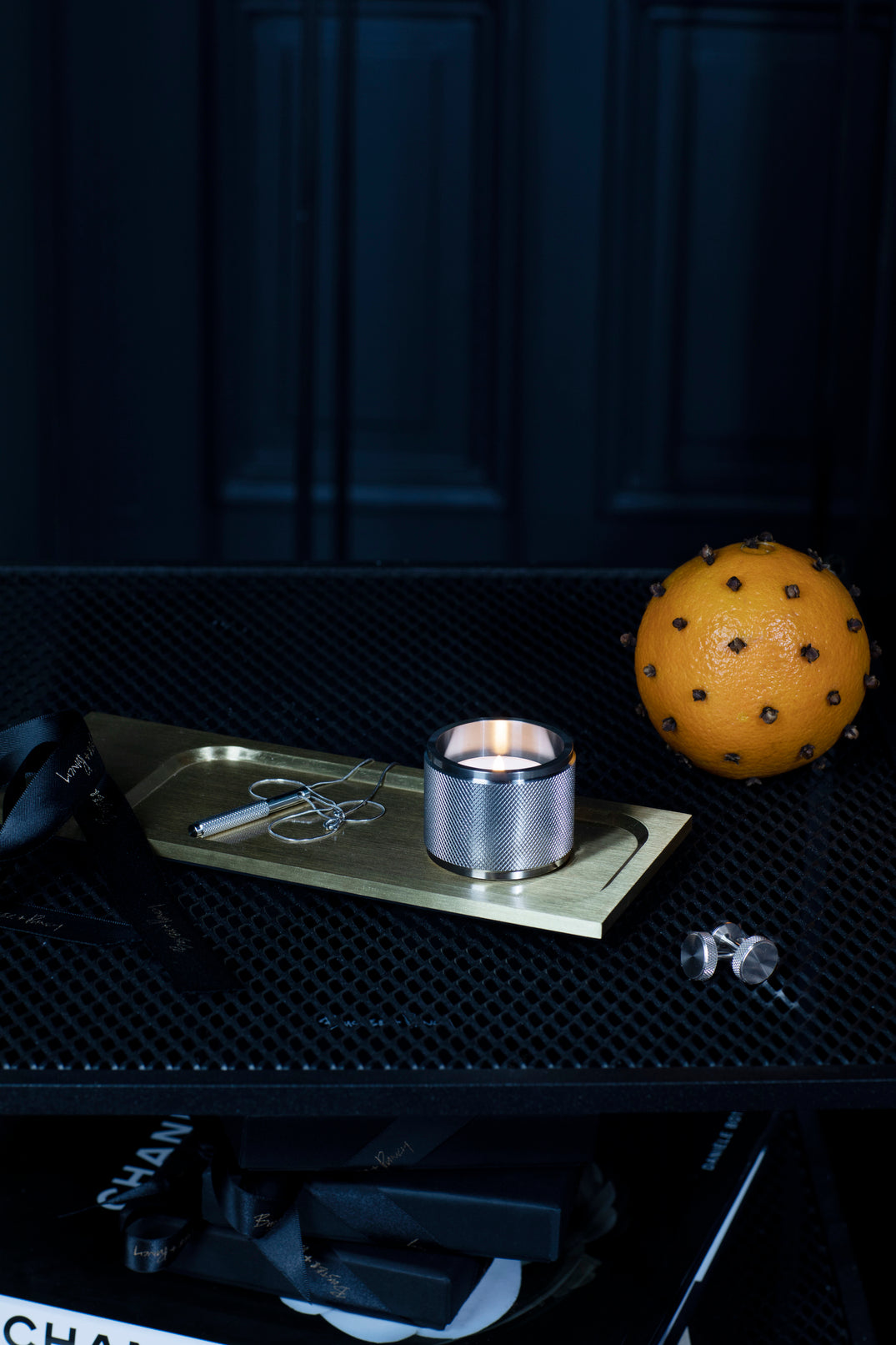 2 stk. manchetknapper i stål. Kanten af knappen er udsmykket med det riflede diamond cut mønster.