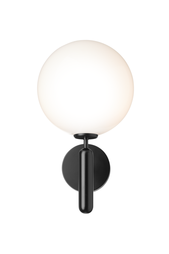 Væglampe med rund skærm af opalglas og sort stel, på hvid baggrund