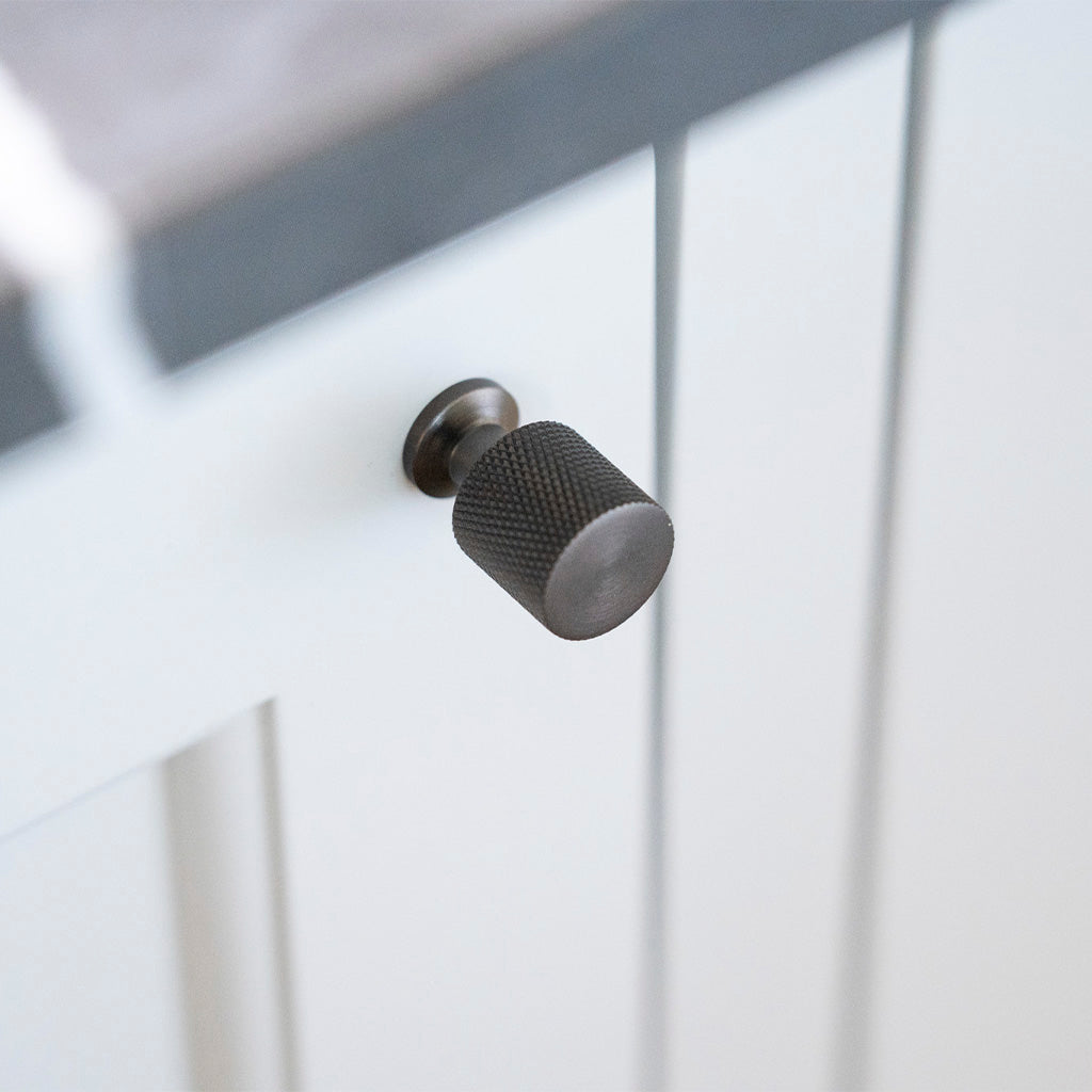 Nyboder møbelknop med diamond cut, 25 mm, bruneret messing • Chr. Jørgensen