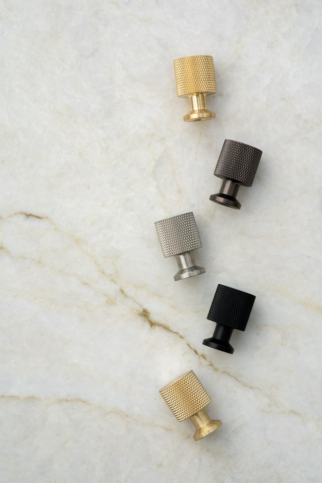 Østerbro - Möbelknopf aus brüniertem Messing mit Diamantschliff