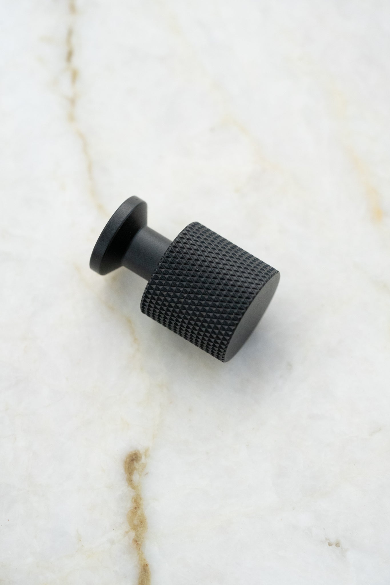 Østerbro - Möbelknopf aus brüniertem Messing mit Diamantschliff