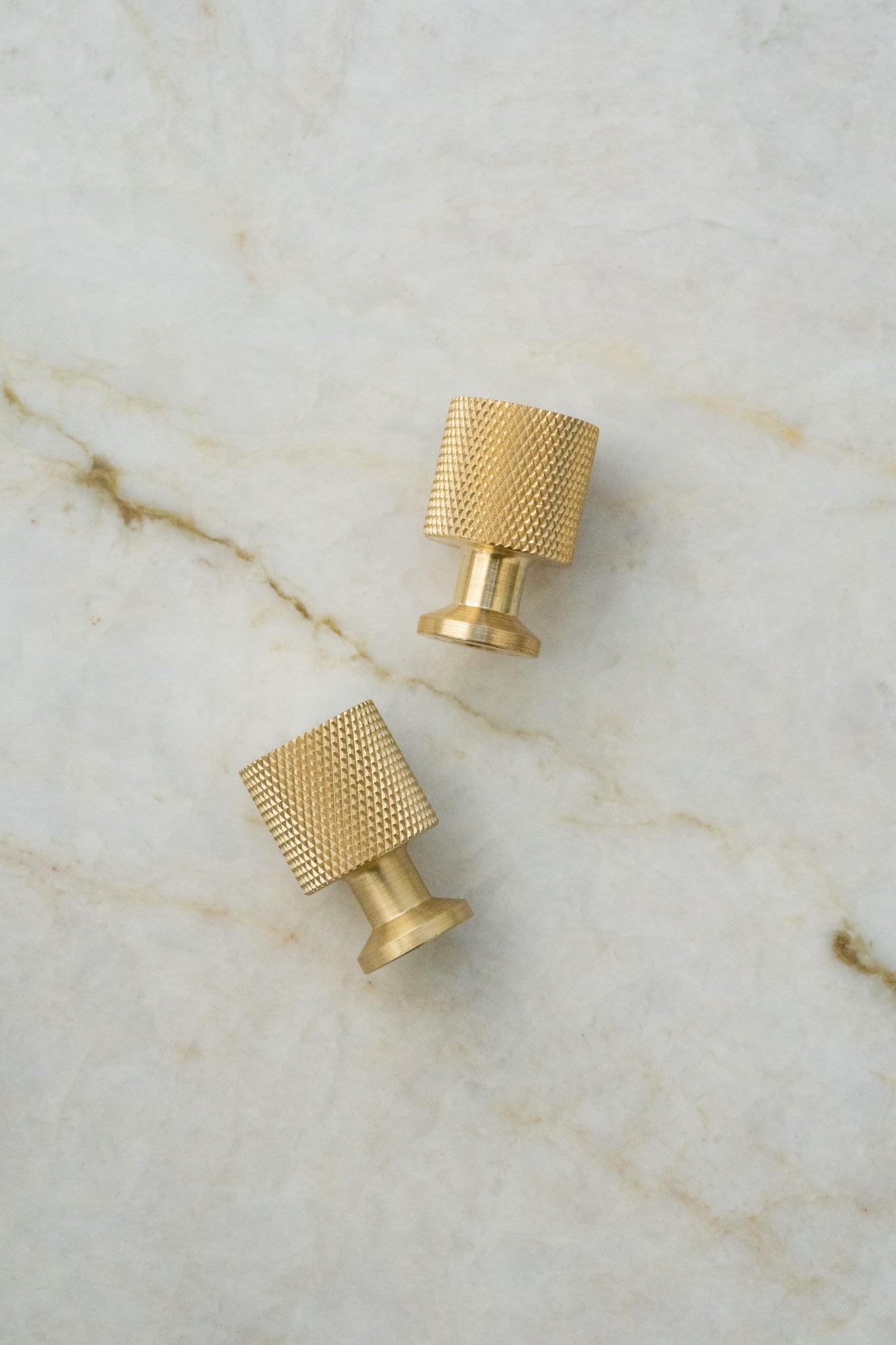 Nyboder • Møbelknop med diamond cut, messing med lak