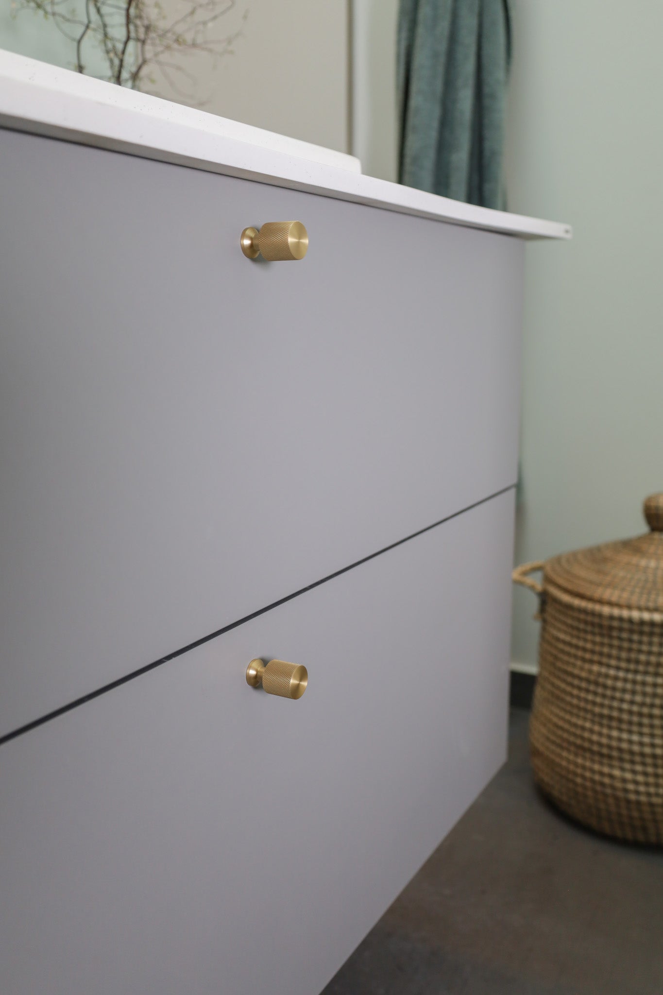 Nyboder • Møbelknop med diamond cut, messing uden lak