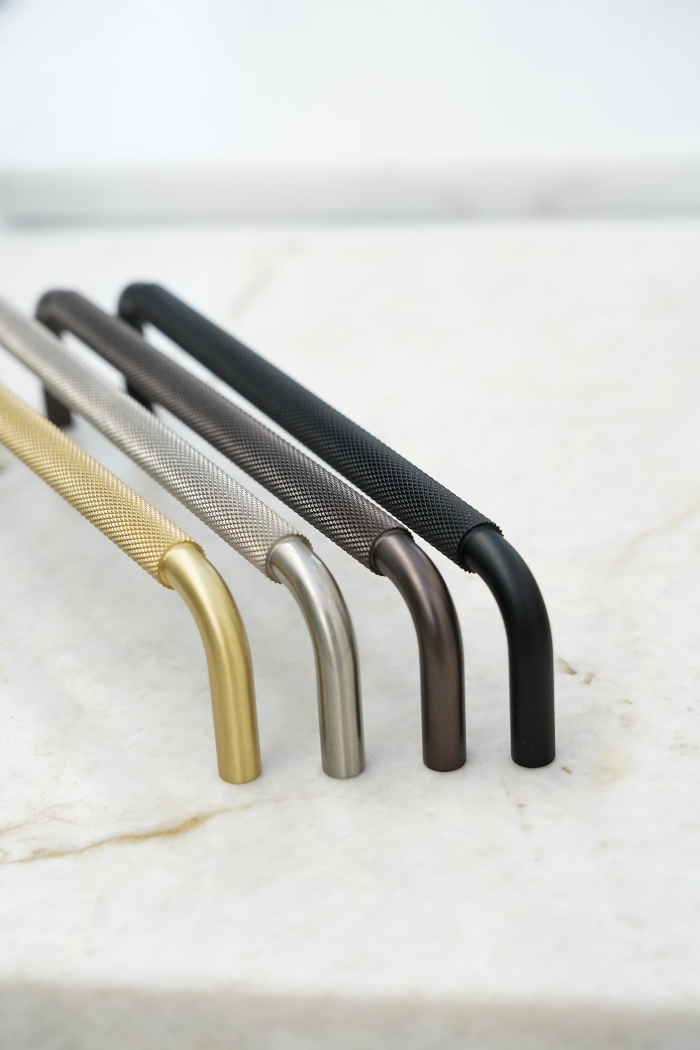 Østerbro • Køkkengreb med diamond cut, rustfrit stål look