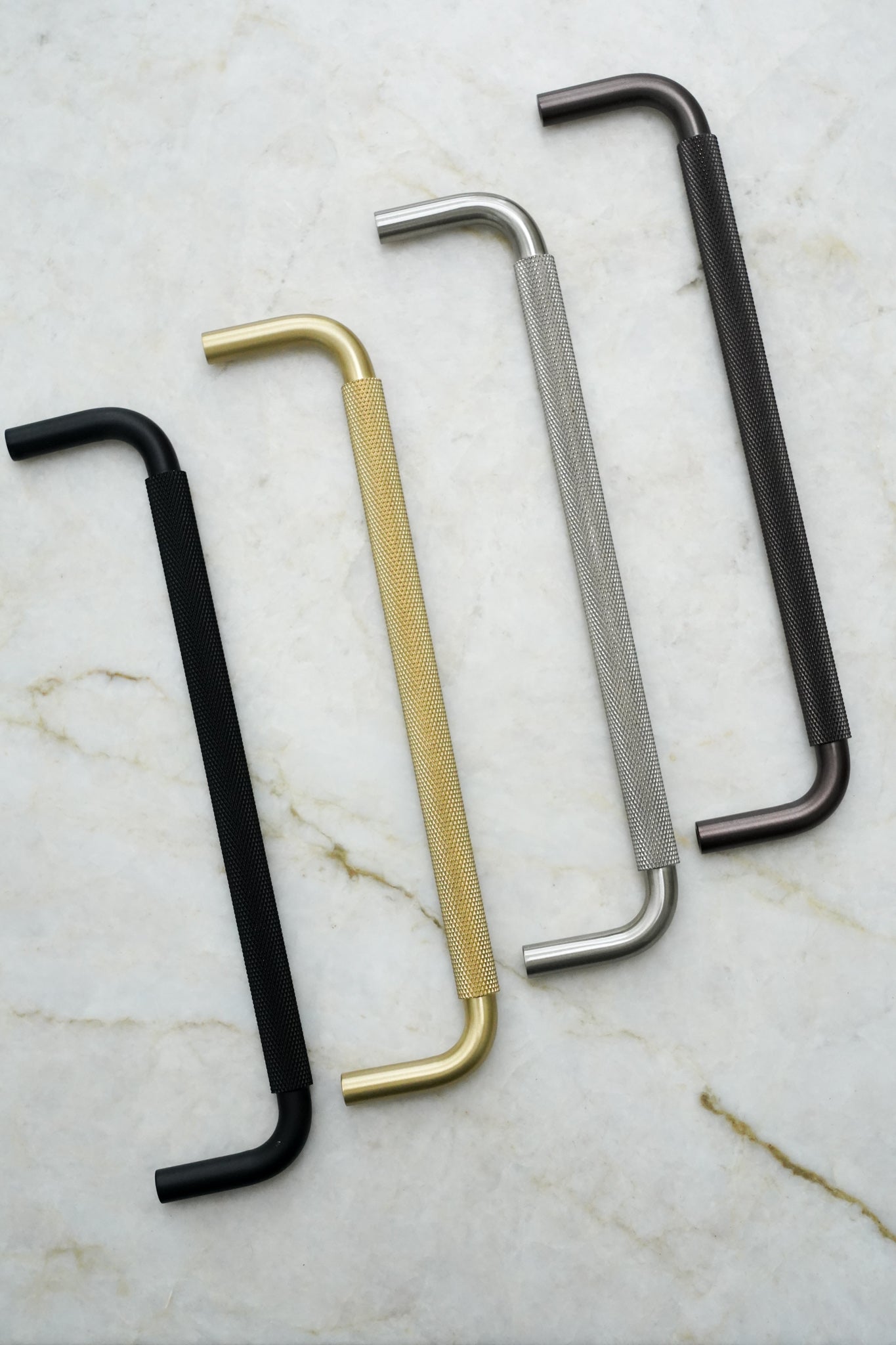 Østerbro • Køkkengreb med diamond cut, rustfrit stål look