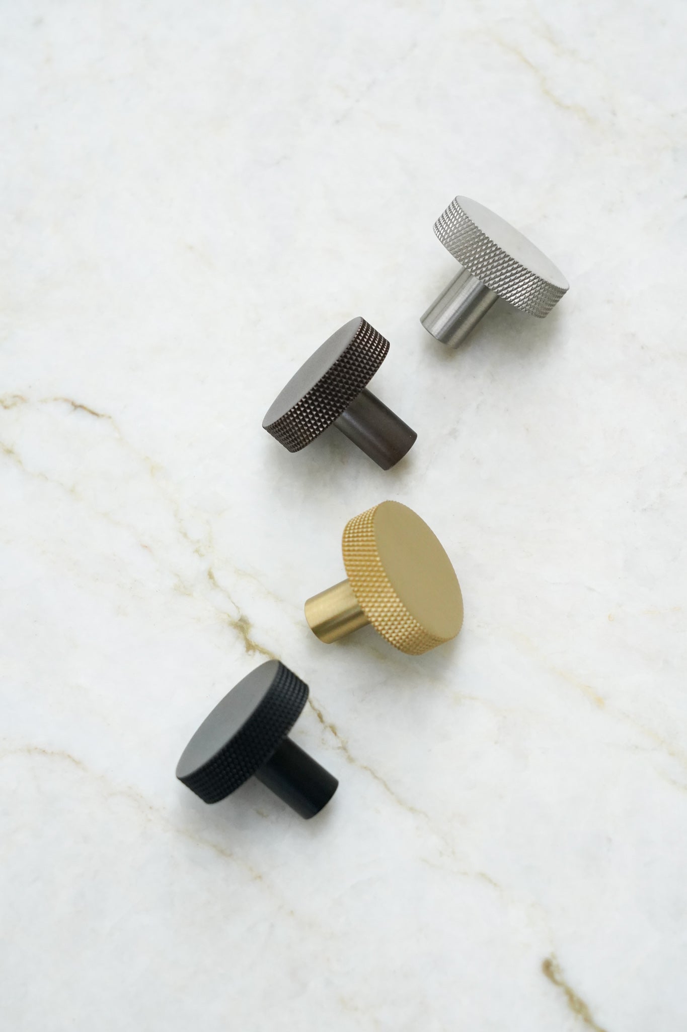 Østerbro - Möbelknopf aus brüniertem Messing mit Diamantschliff