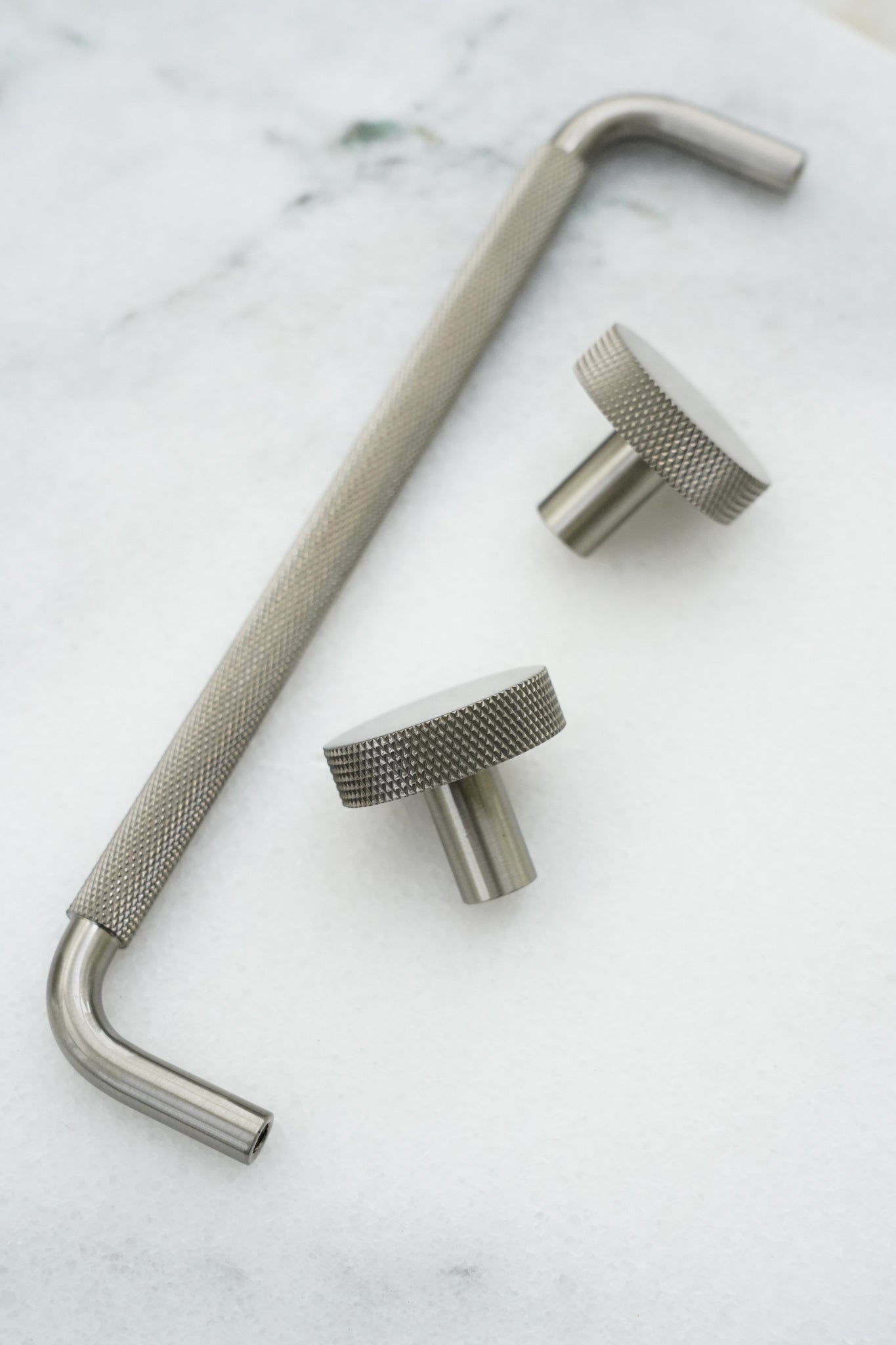 Østerbro - Möbelknopf aus Messing in Edelstahloptik mit Diamantschliff