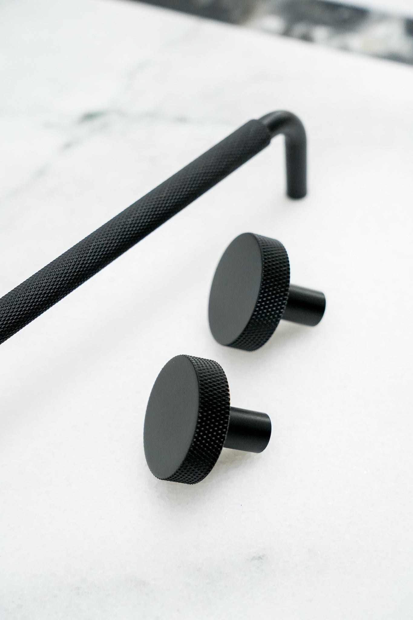 Østerbro - Möbelknopf aus schwarzem Messing mit Diamantschliff