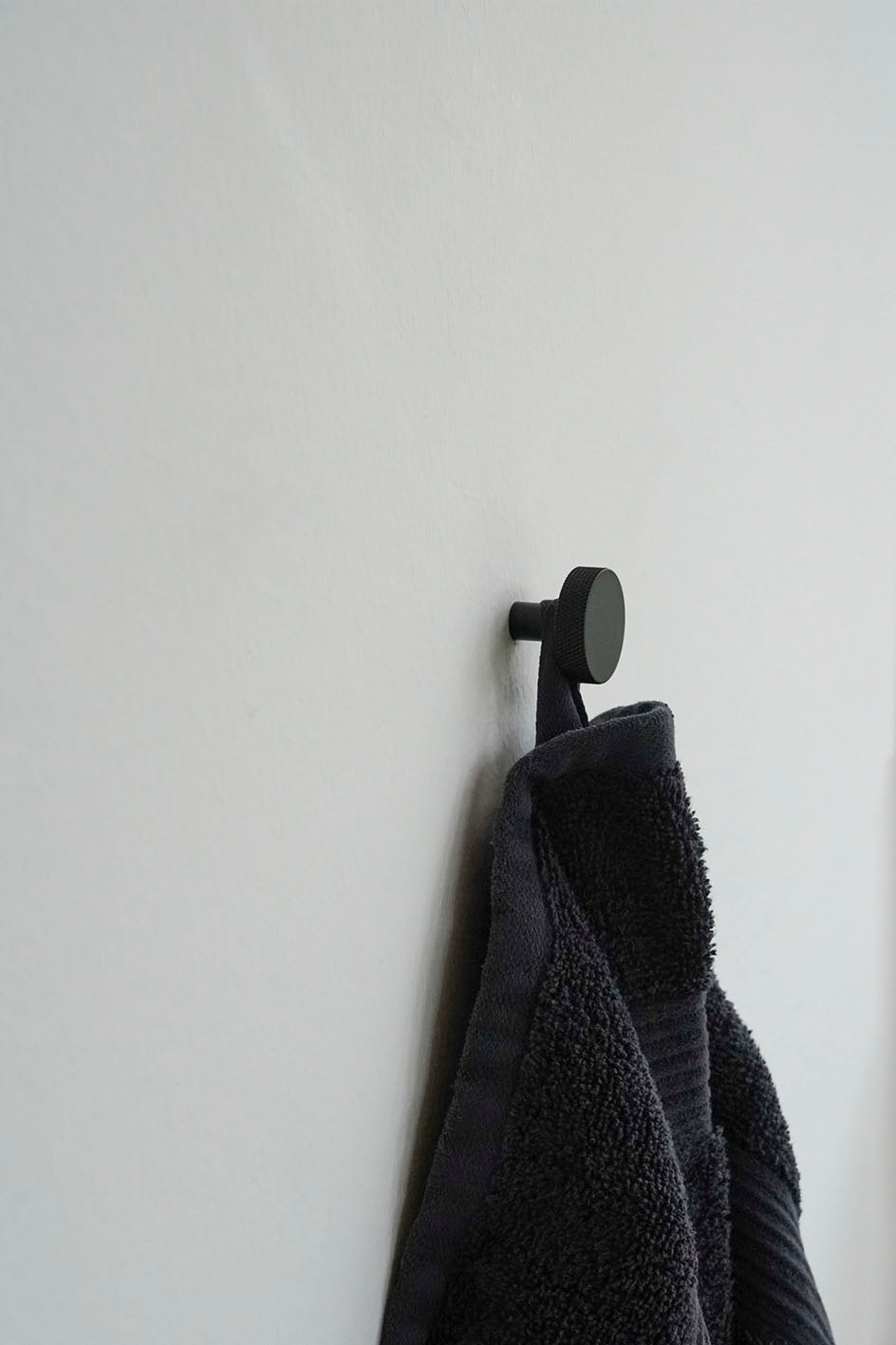 Østerbro - Möbelknopf aus schwarzem Messing mit Diamantschliff