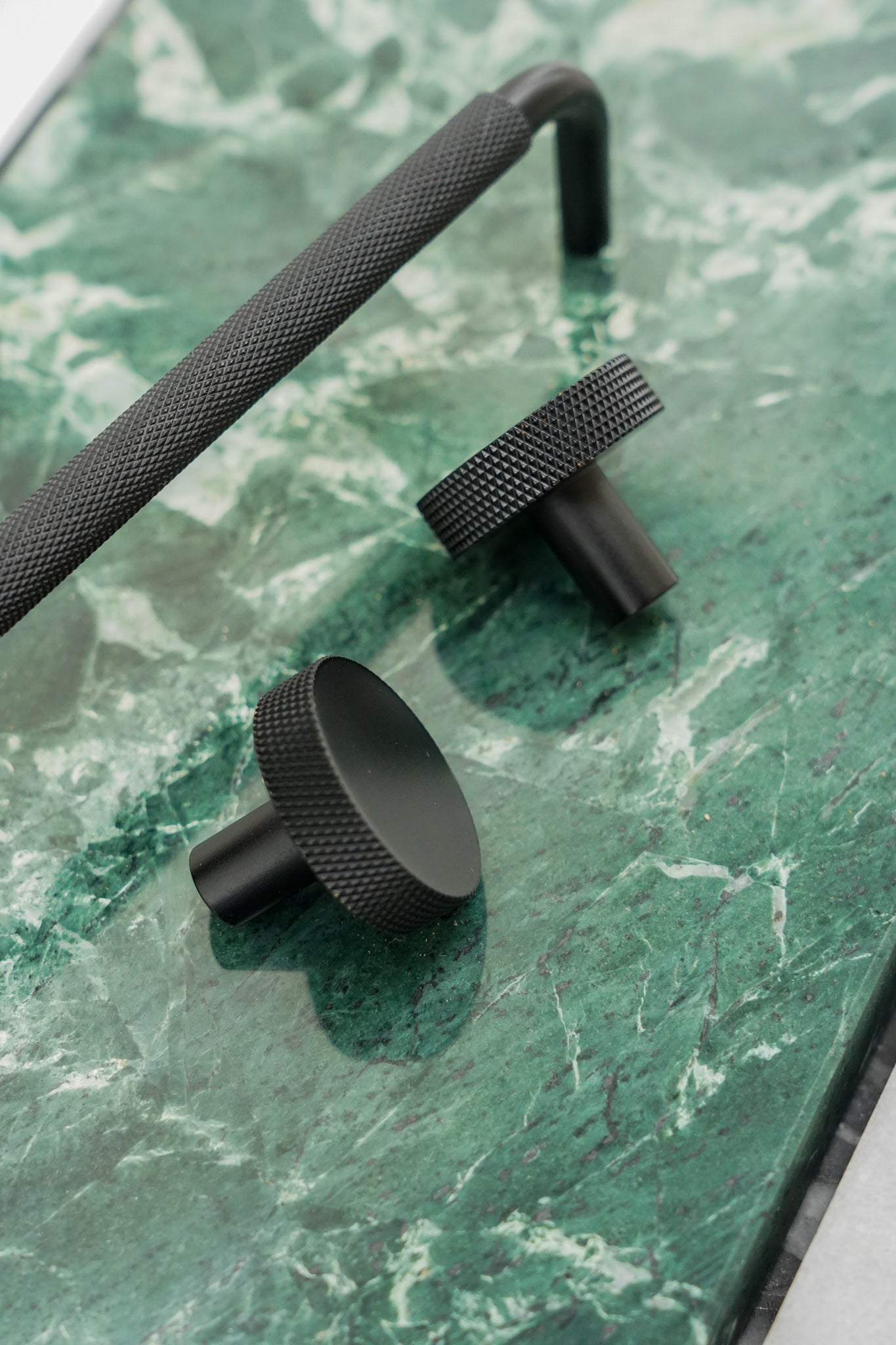 Østerbro - Möbelknopf aus schwarzem Messing mit Diamantschliff