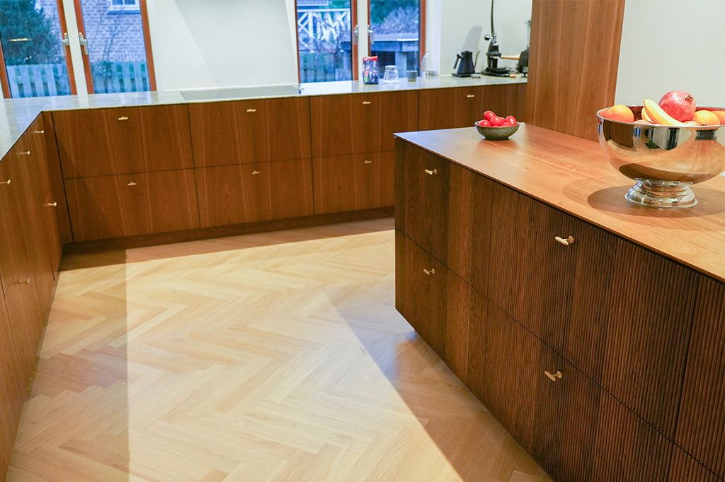 Nørrebro • Møbelknop T-bar med diamond cut, børstet messing uden lak