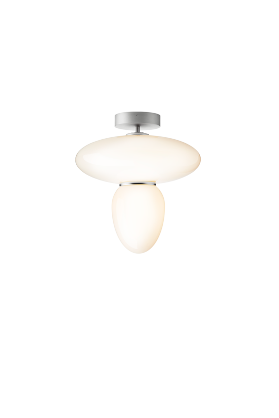 Loftlampe bestående af to skærme i opalglas samt sølvfarvet ophæng, på hvid baggrund