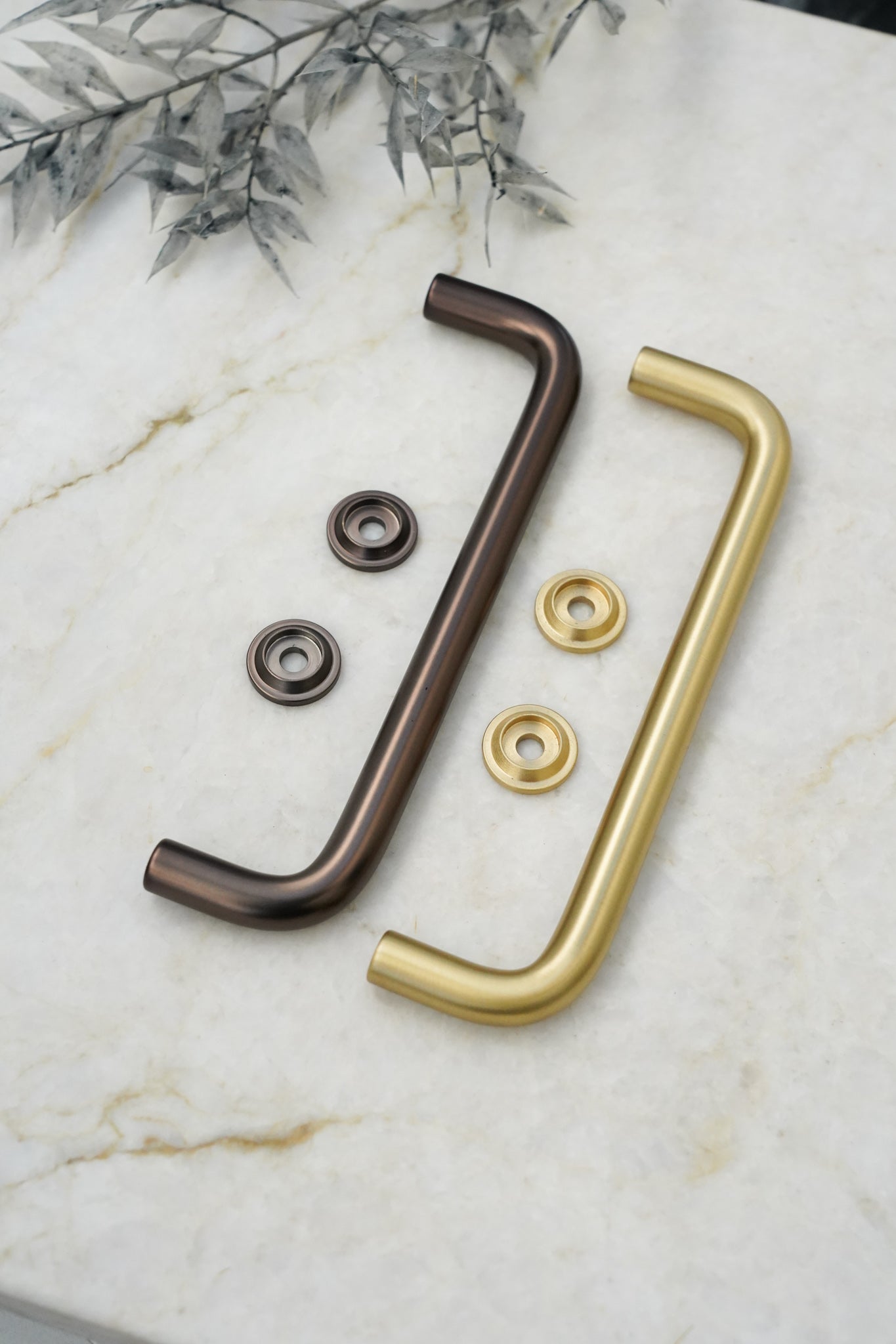 Rungsted - Griff aus brüniertem, massivem Messing mit losen Zusatzfüßen