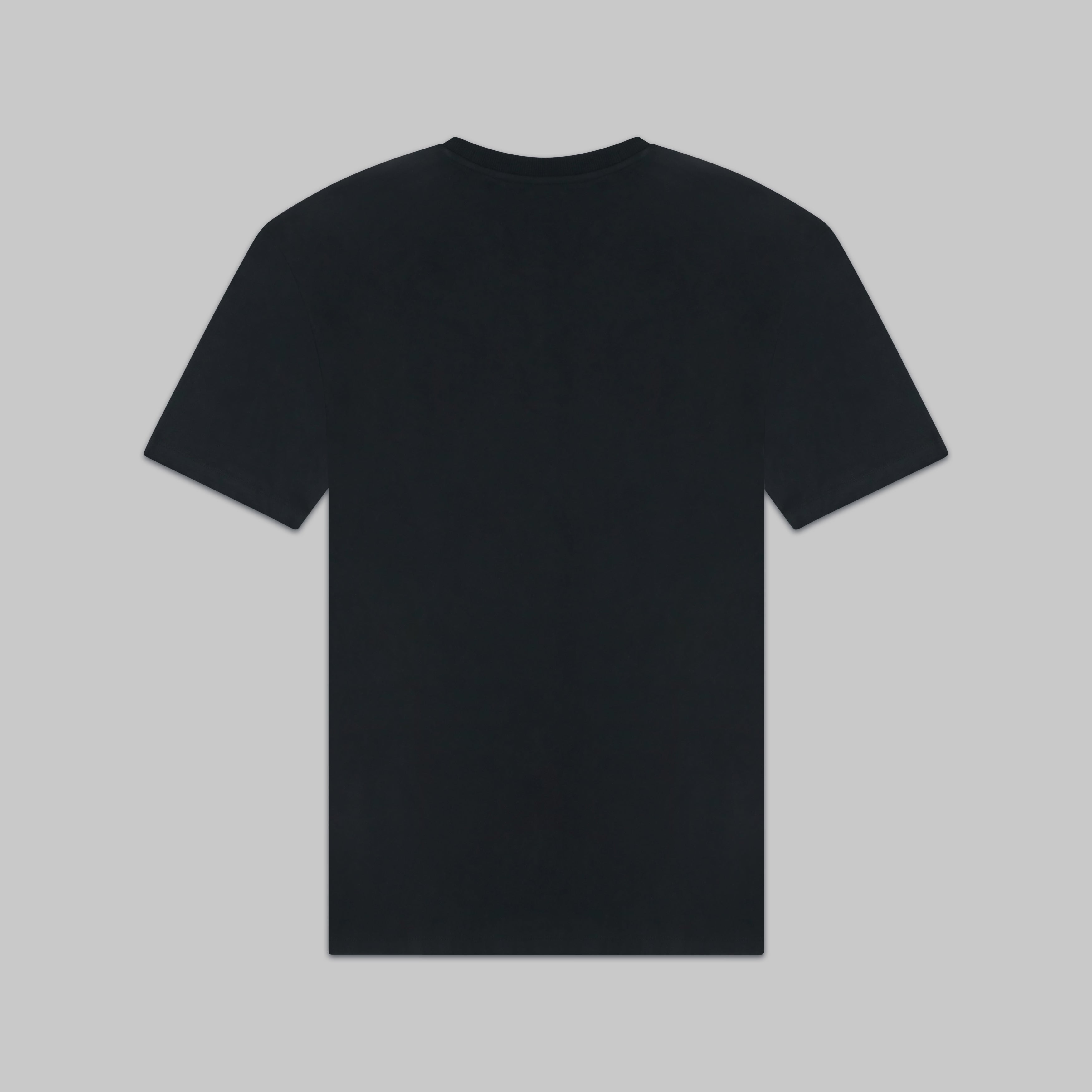 Sort T-shit i bomuld med logo fra Buster + Punch og Travis Barker på forsiden.