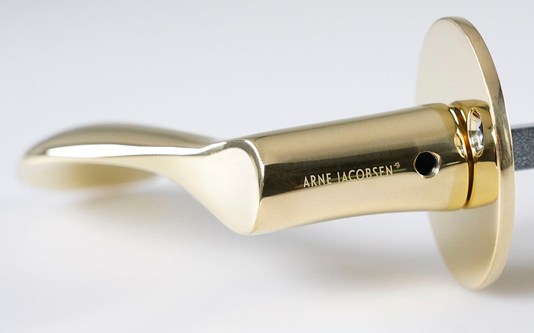 Dørgreb: Arne Jacobsen dørhåndtag - AJ97 dørgreb i poleret messing 97 mm. lille model c/c 30 mm.