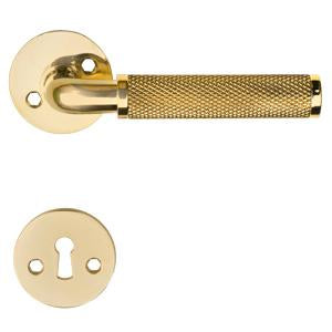 Funkis Nox Türgriff aus poliertem Messing mit Diamond-Cut-Muster, Rosette und Schlüsselrosette