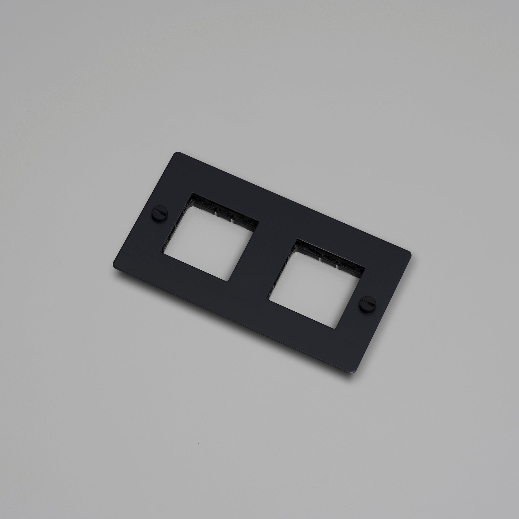 2G bagplade uden indsats (vandret), sort • Buster + Punch
