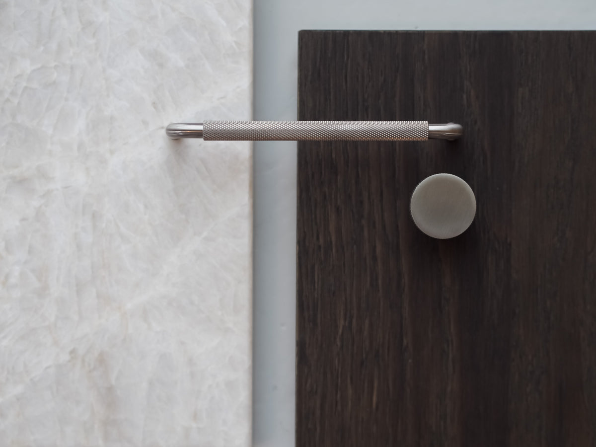 Køkkengreb med diamond cut i rustfrit stål look - Østerbro • Chr. Jørgensen - Copenhagenhomedesign