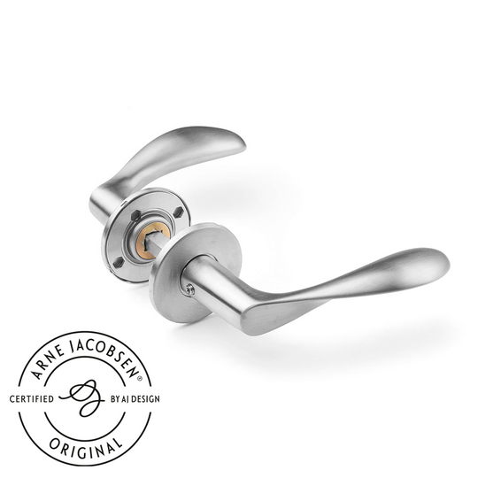 Arne Jacobsen dørhåndtag - AJ111 dørgreb i børstet rustfrit stål, stor model med snap-on cover  • d line