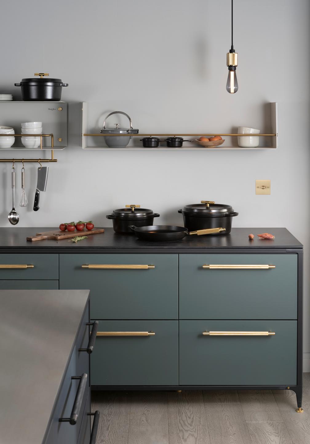 Cocotte gryde, sort/messing • Buster + Punch