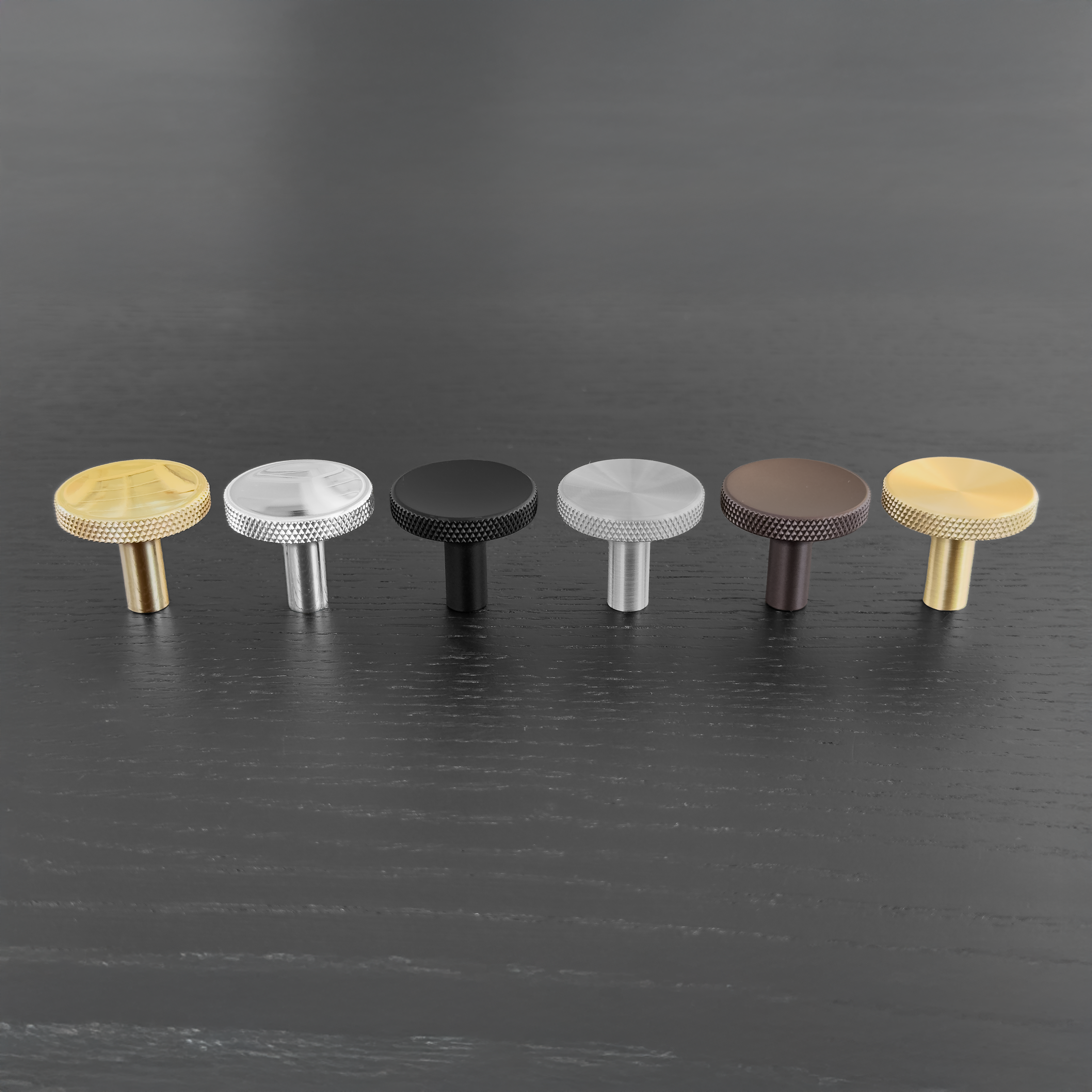 Søllerød • Møbelknop med diamond cut, børstet messing uden lak