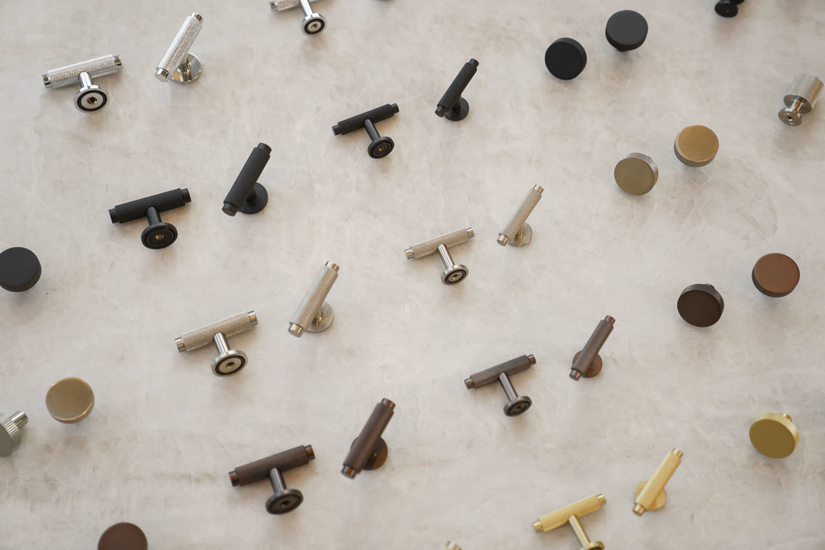 Østerbro Möbelknopf mit Diamanträndelung aus gebürstetem Messing mit Lack • Chr. Jørgensen