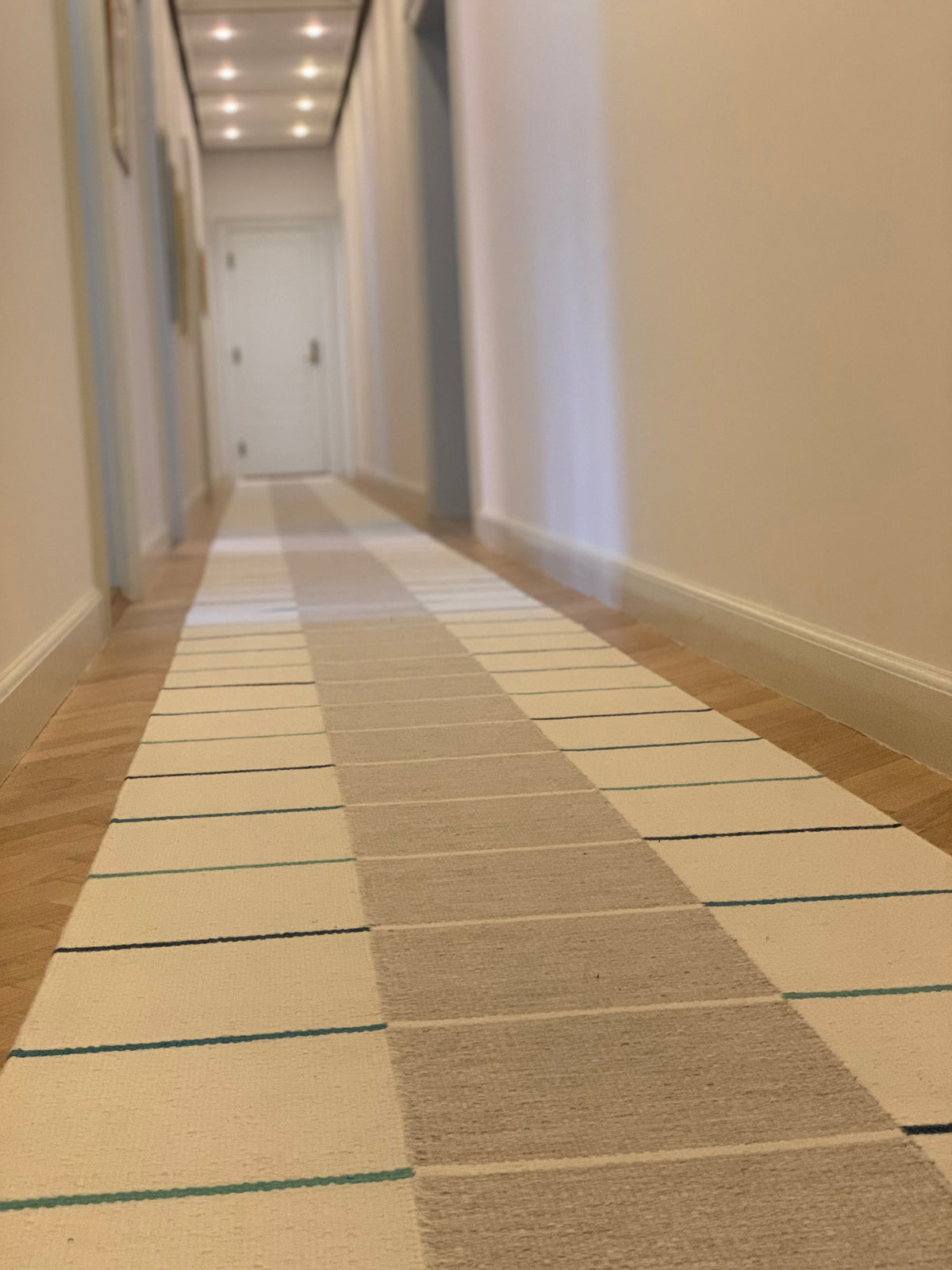 Tæppe VK-11, grå/hvid/blå • NORDICMODERN - Copenhagenhomedesign