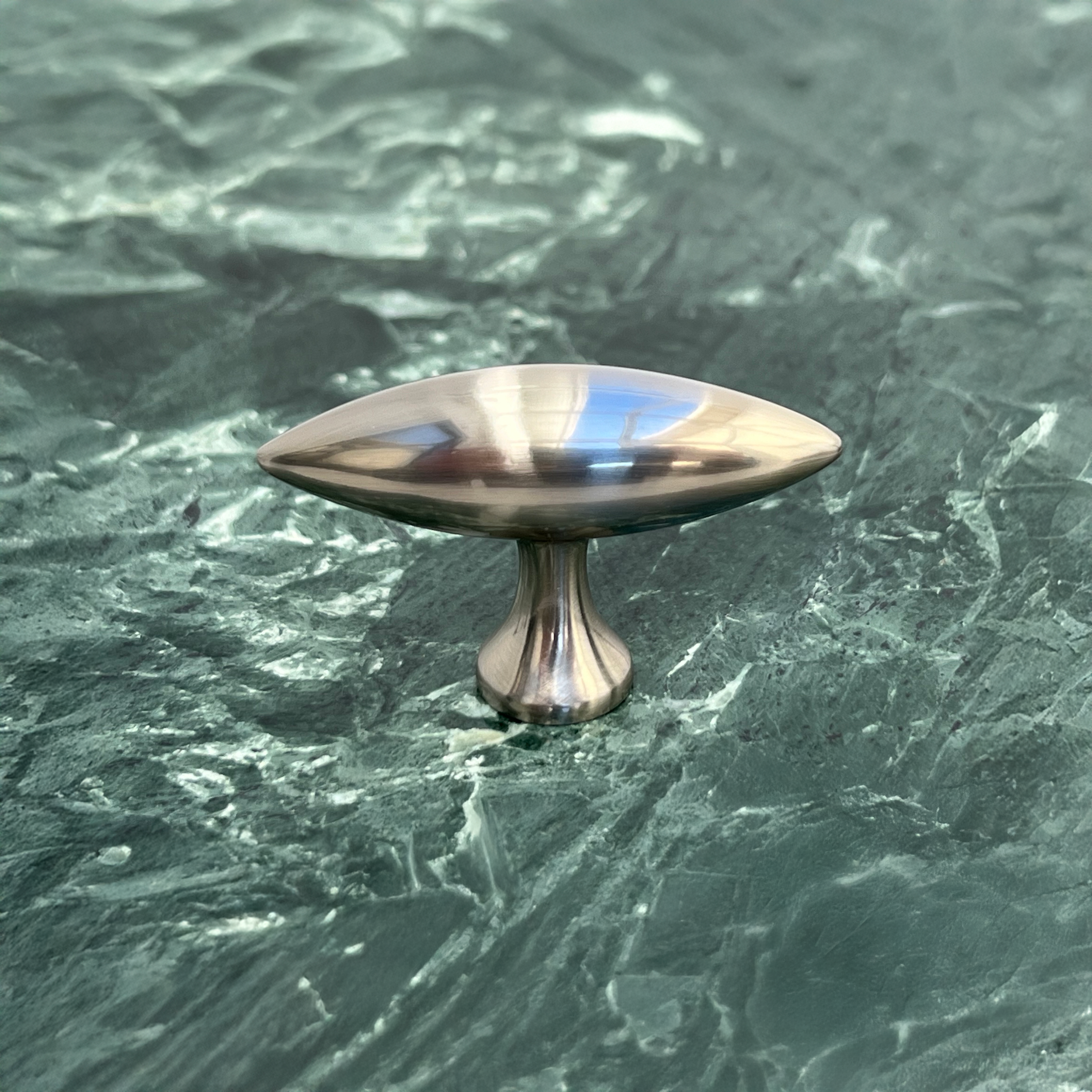 Nyholm • Møbelknop, rustfrit stål look