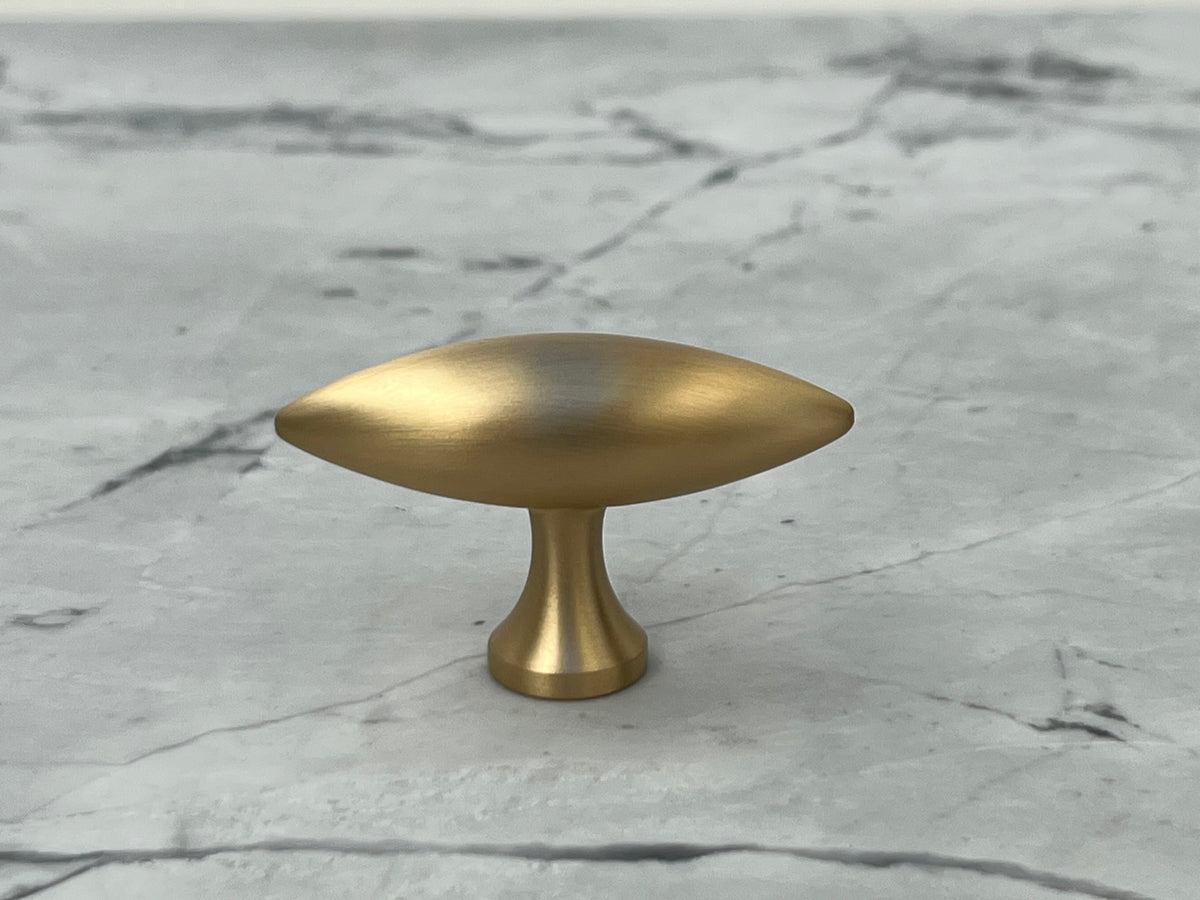 Møbelknop i børstet messing med lak - Nyholm • Chr. Jørgensen - Copenhagenhomedesign