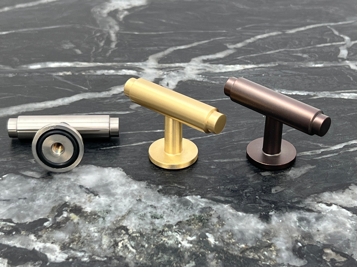 Møbelknop T-bar i bronze / bruneret messing - Hasseris • Chr. Jørgensen - Copenhagenhomedesign
