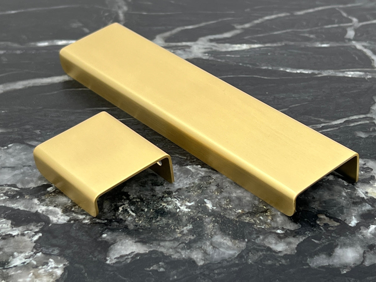 Profilgreb i  børstet messing med lak, c/c 160 mm - Værløse • Chr. Jørgensen - Copenhagenhomedesign