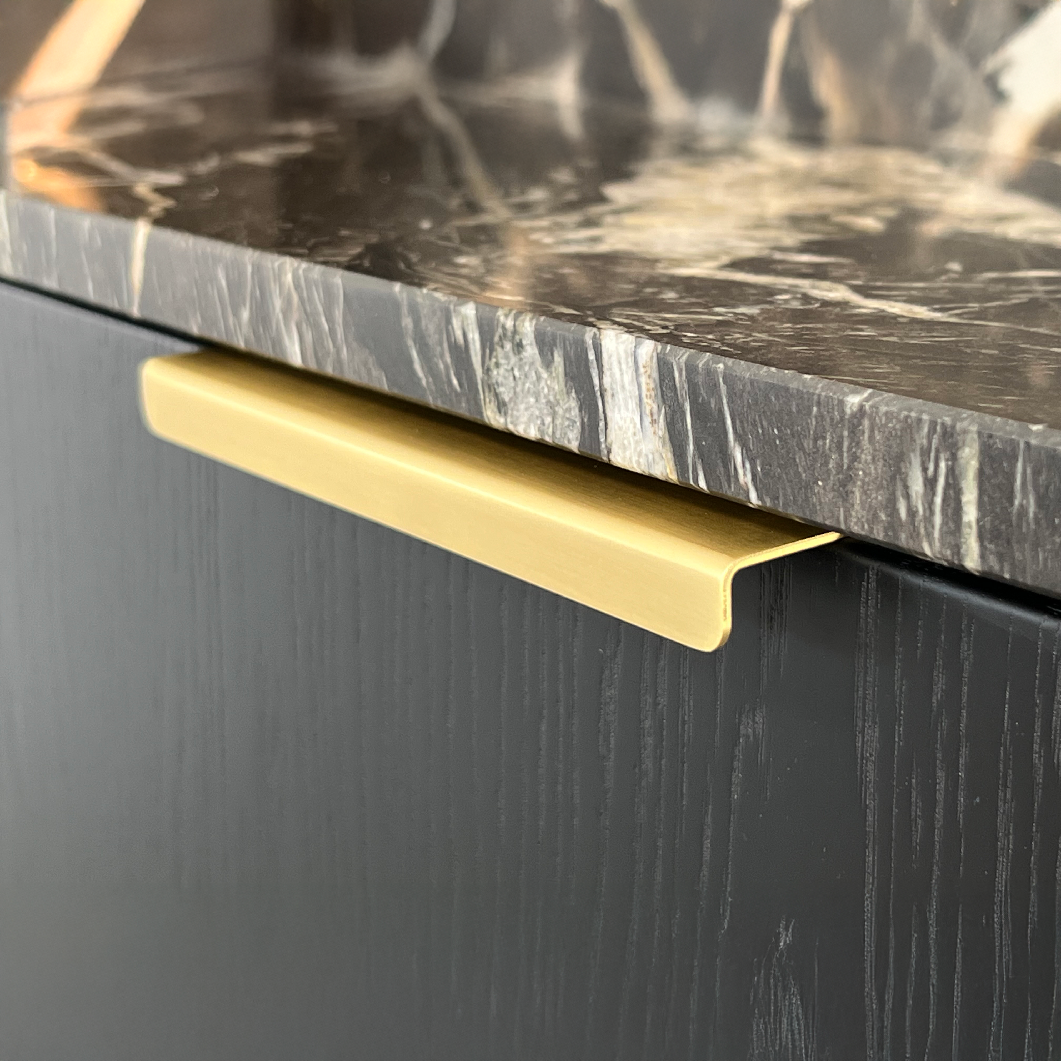 Værløse • Profilgreb, børstet messing med lak, c/c 160 mm