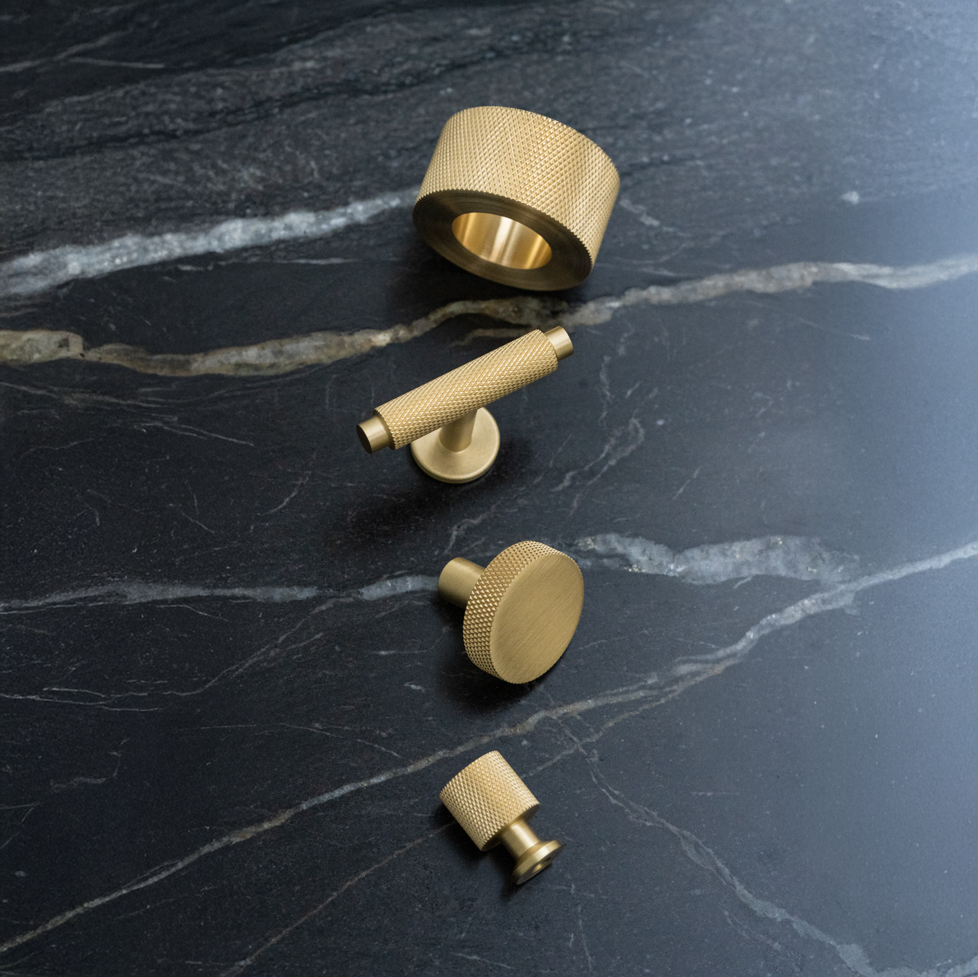 Kastellet • Køkkengreb med diamond cut, messing uden lak