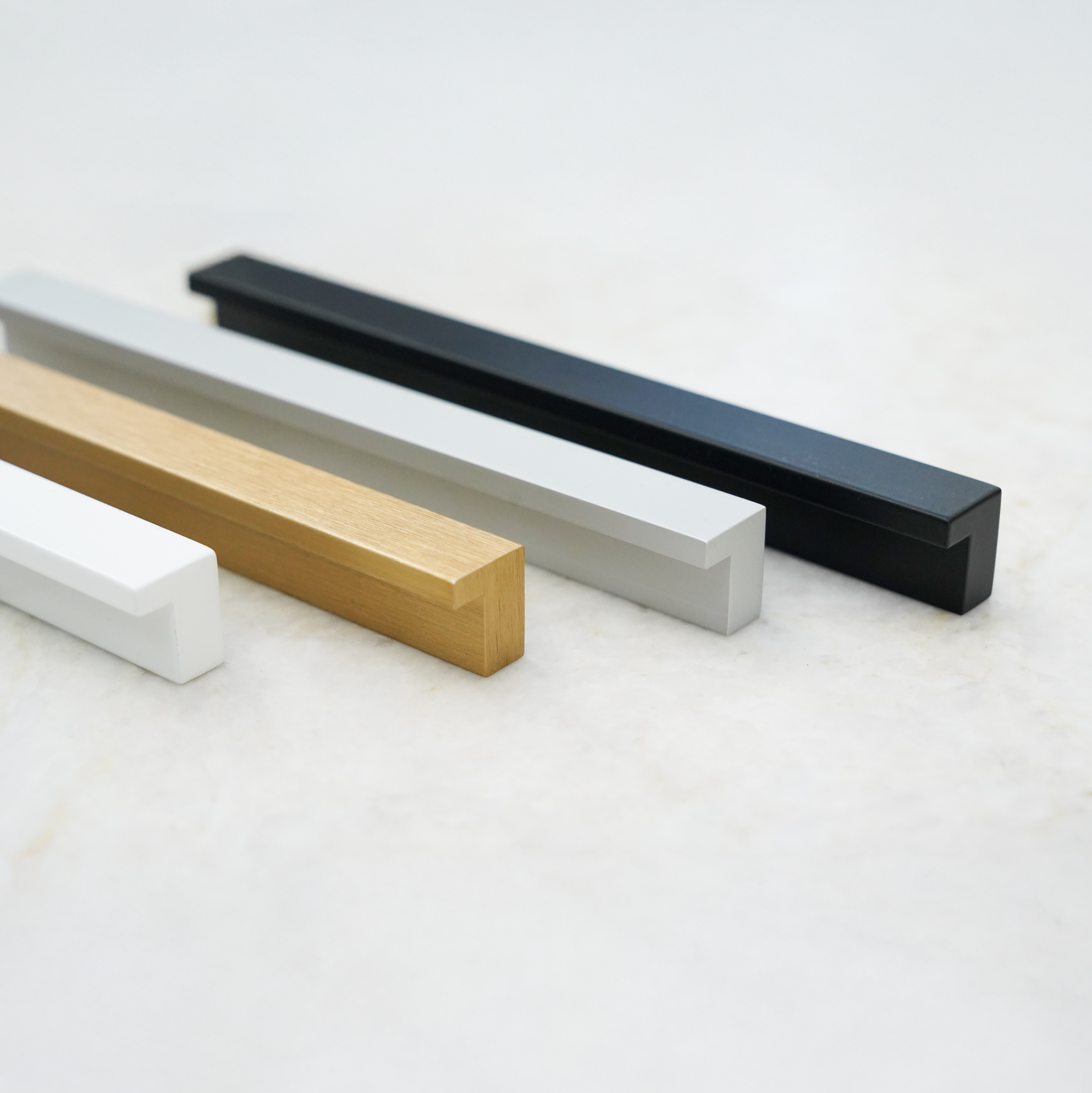 Klampenborg - Profilgriff aus weiß lackiertem Aluminium