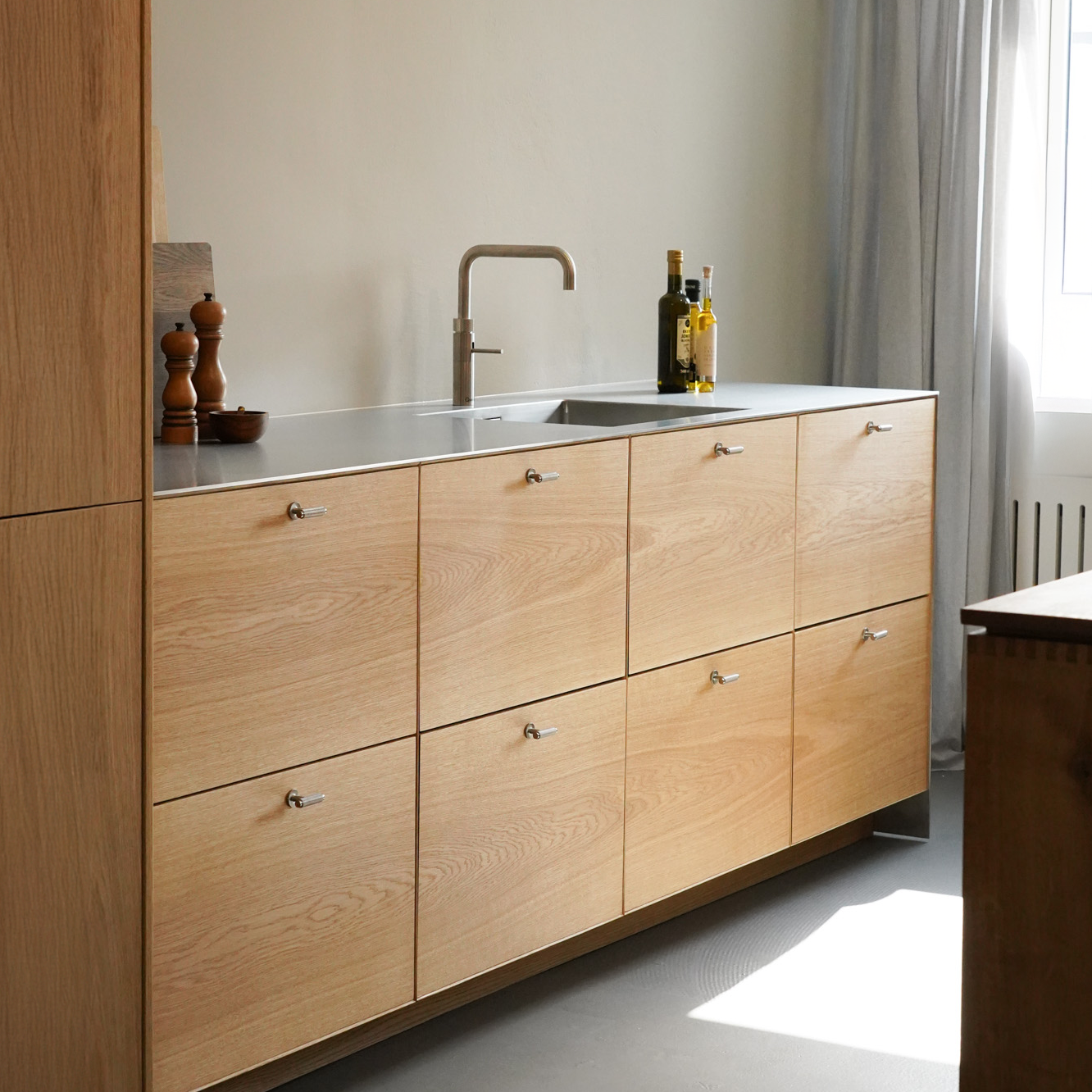 Nørrebro • Møbelknop T-bar med diamond cut, rustfrit stål look