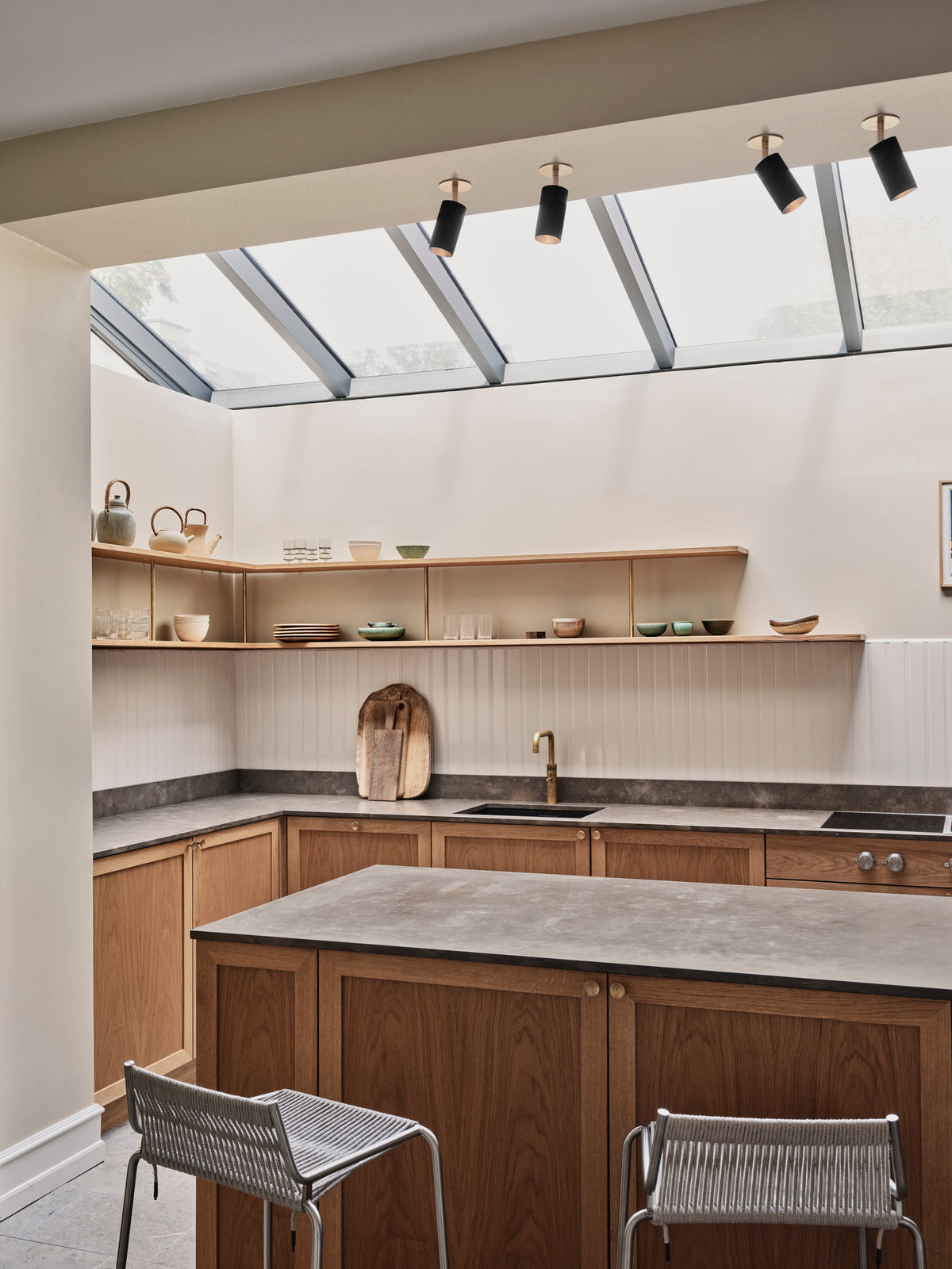 Patrone loftspot med dækplade - clip fit, sortbruneret og messing • Thorup Copenhagen - Copenhagenhomedesign