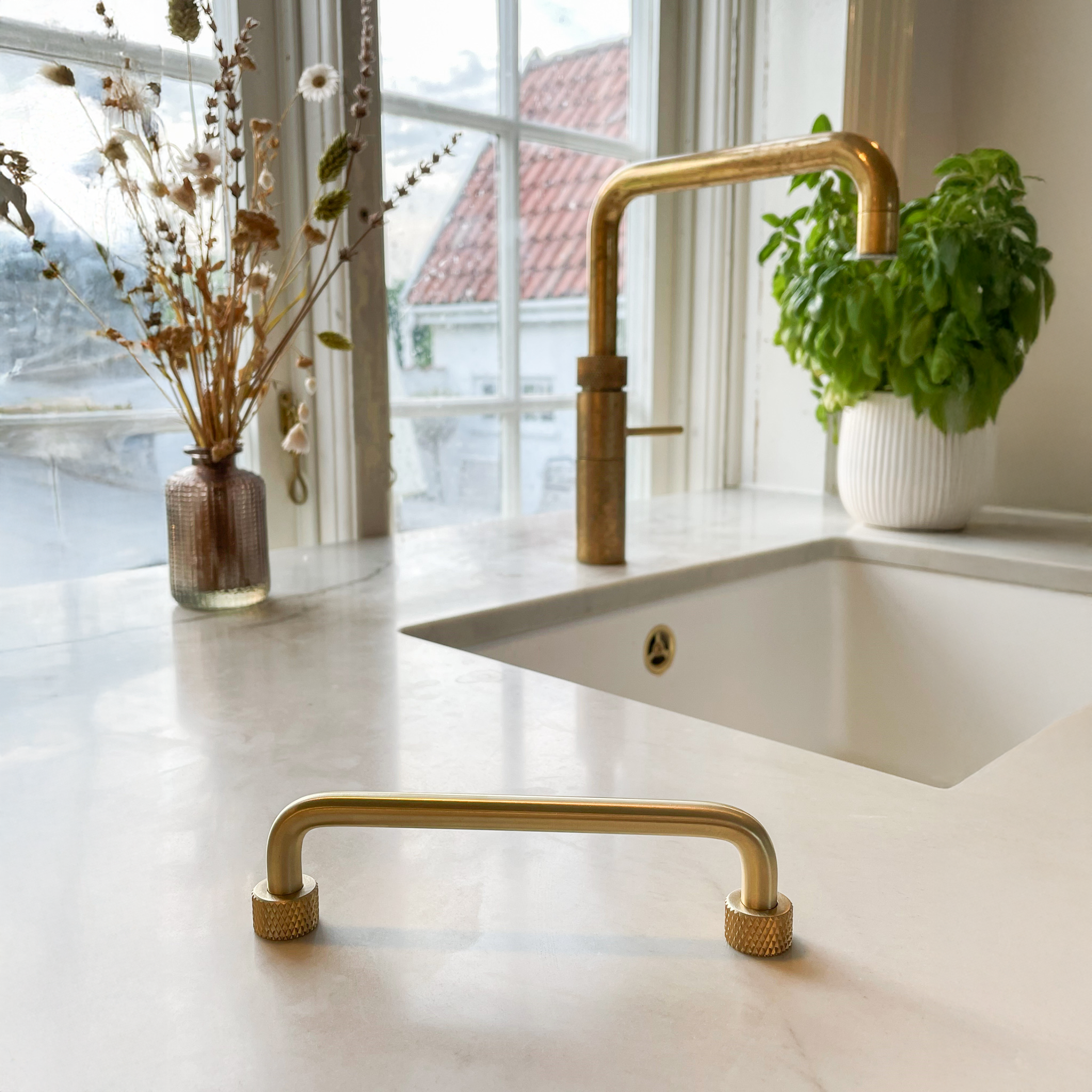 Trianglen • Køkkengreb, børstet messing uden lak