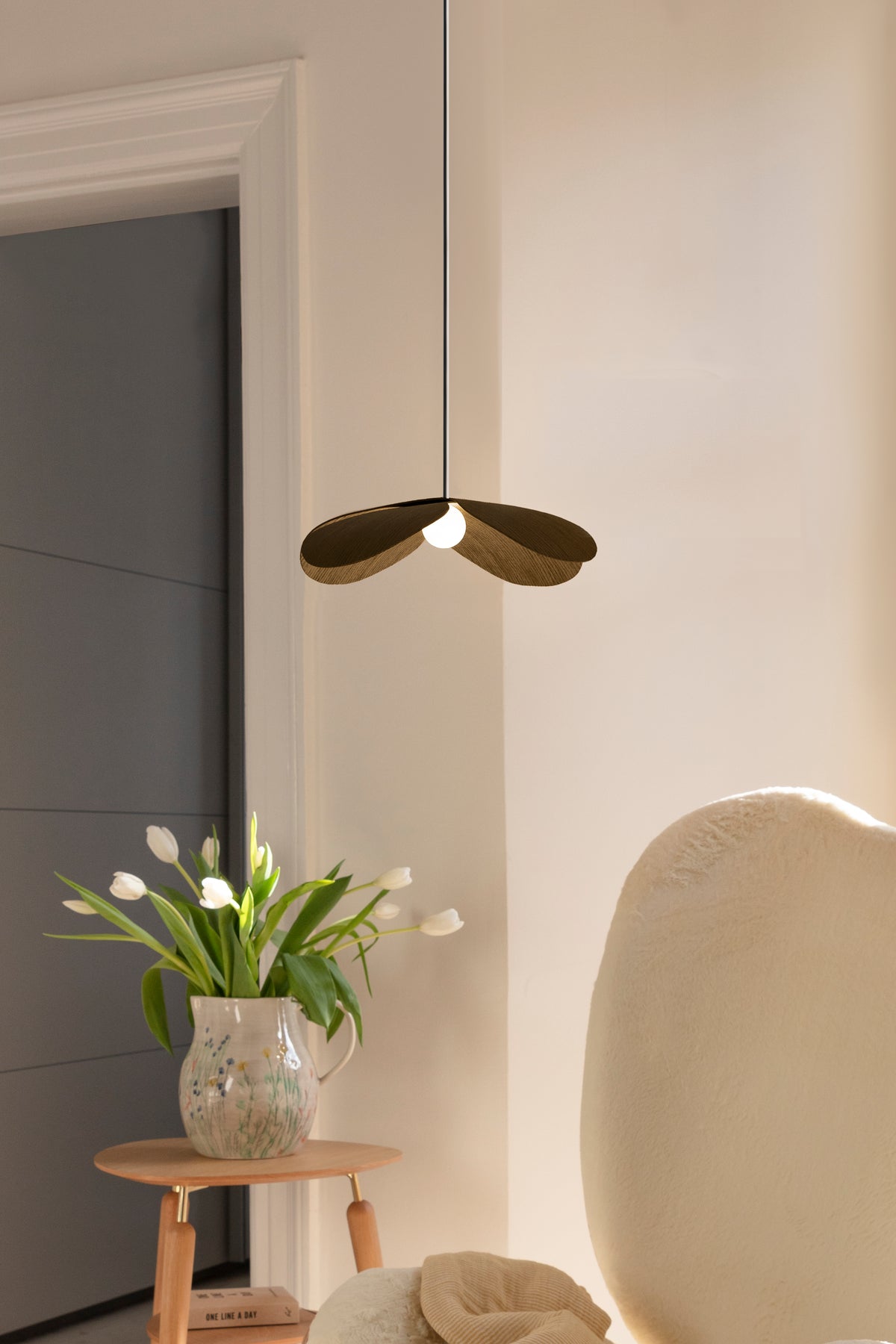 Forget Me Not Pendelleuchte mit Deckenrosette, dunkles Eichenholz • UMAGE - Copenhagenhomedesign